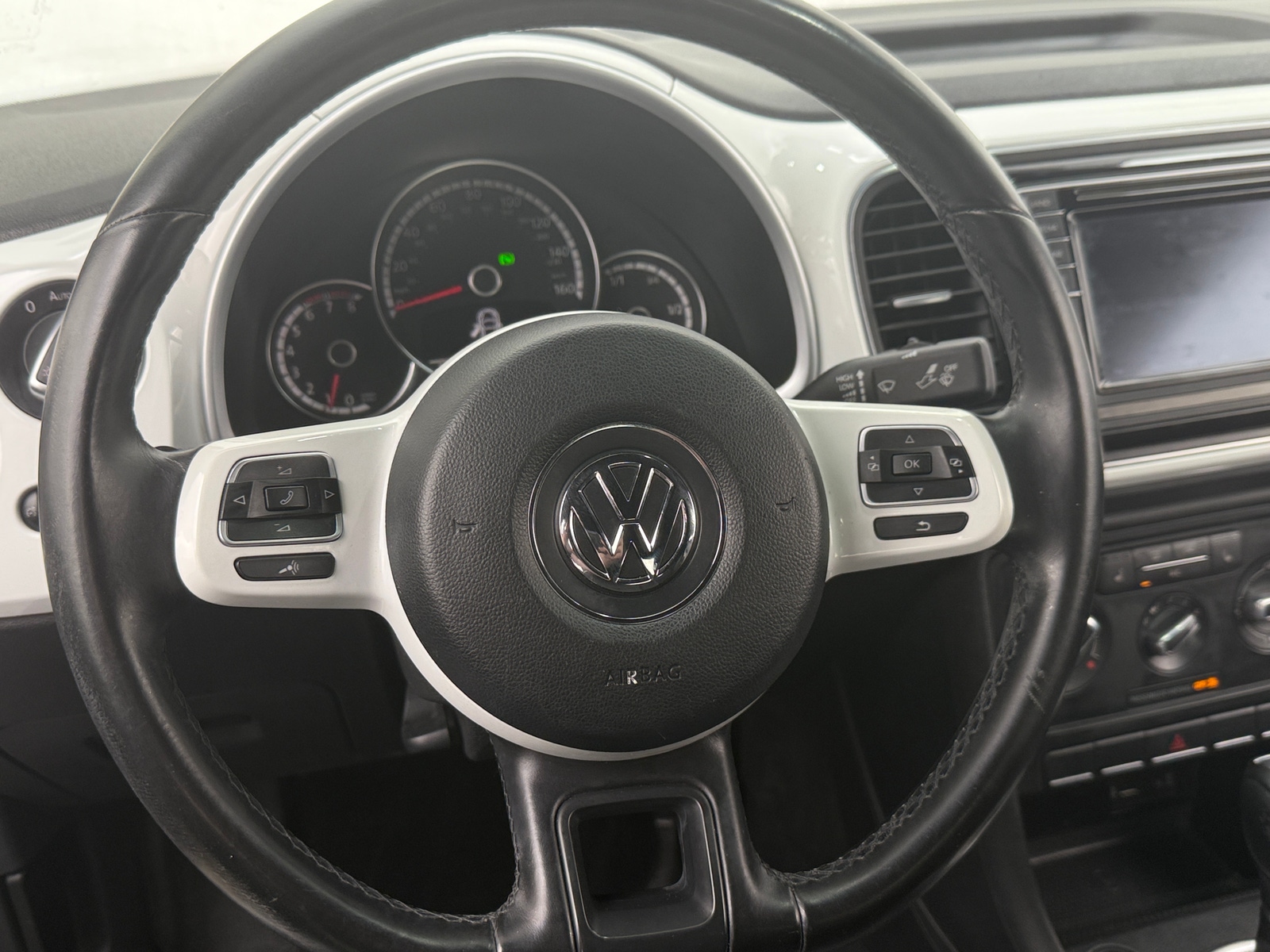 Thumbnail: 2016 Volkswagen Beetle - 4