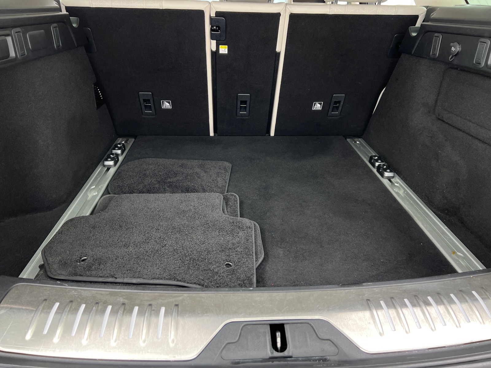 Thumbnail: 2019 Land Rover Range Rover Velar - 6