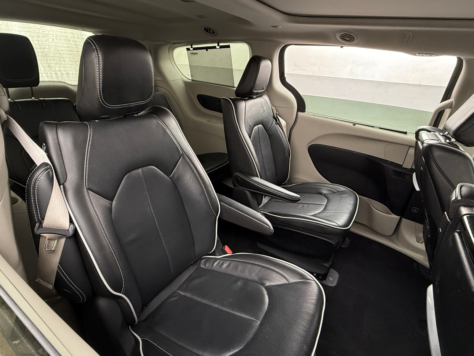 Thumbnail: 2022 Chrysler Pacifica - 5