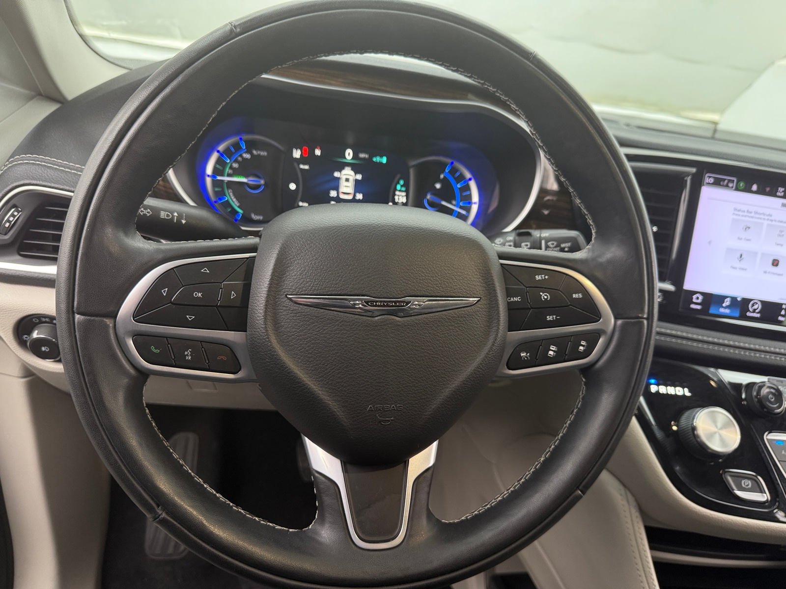 Thumbnail: 2022 Chrysler Pacifica - 4