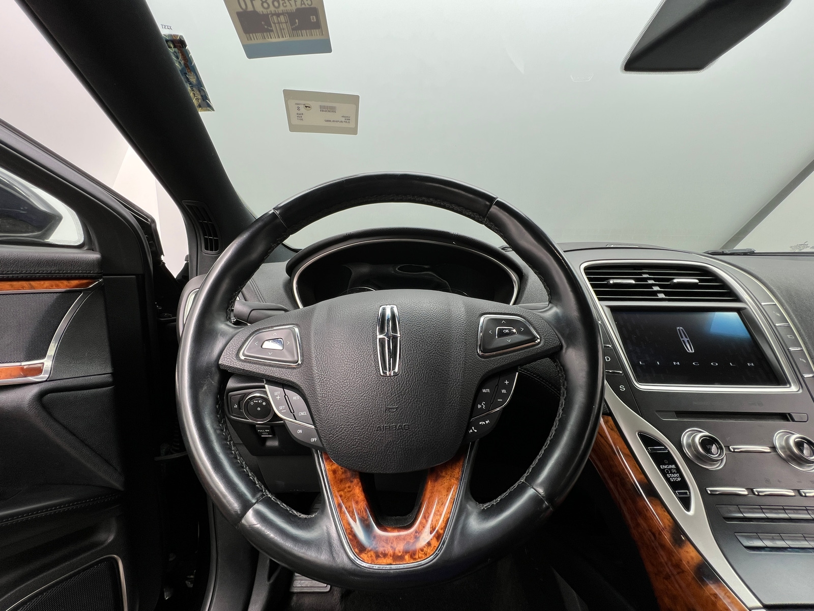 Thumbnail: 2017 Lincoln MKX - 4