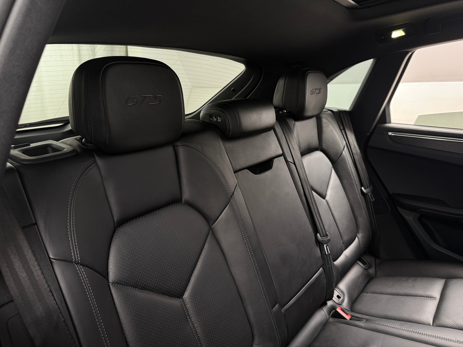 Thumbnail: 2017 Porsche Macan - 5