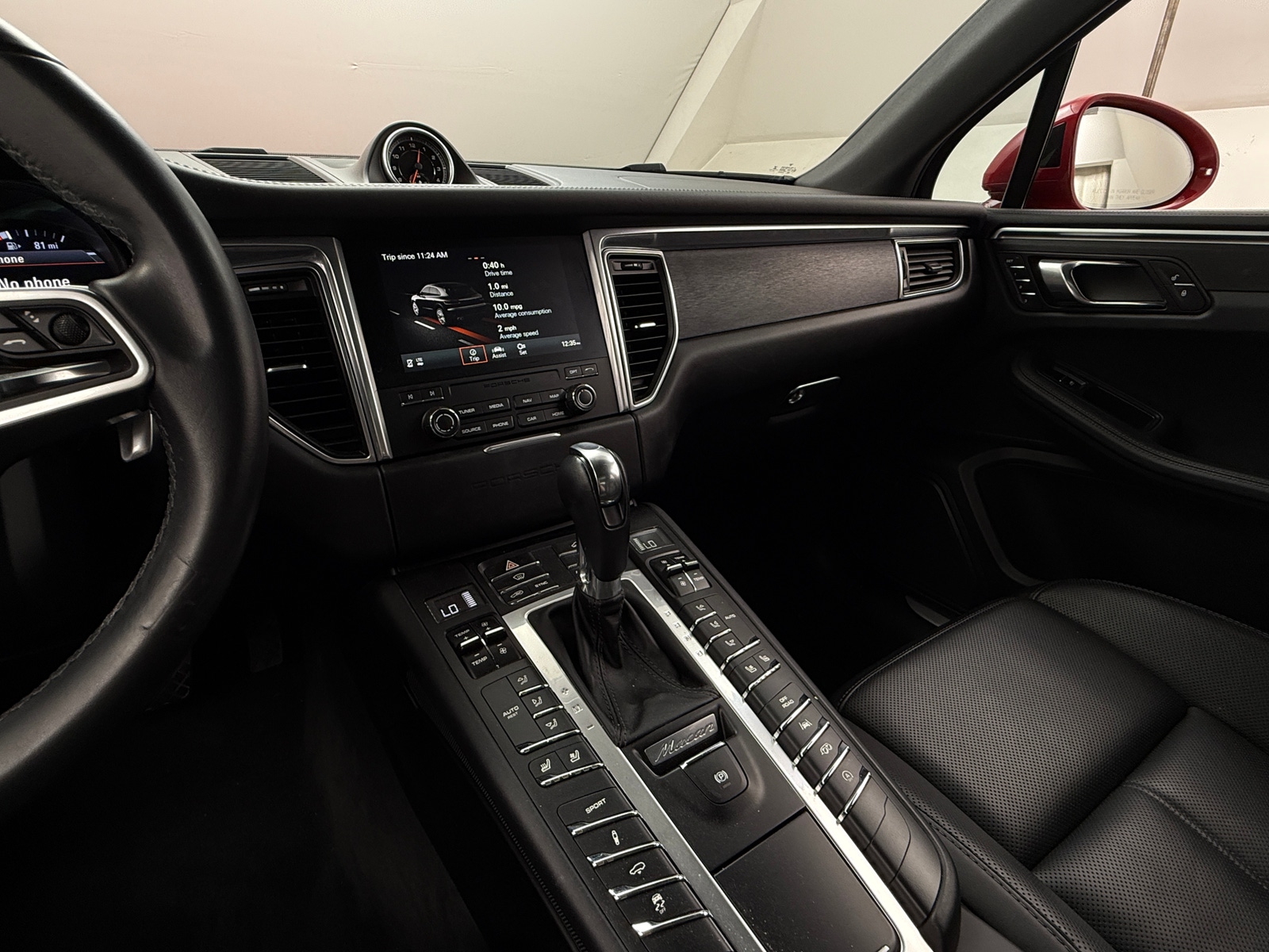 Thumbnail: 2017 Porsche Macan - 3