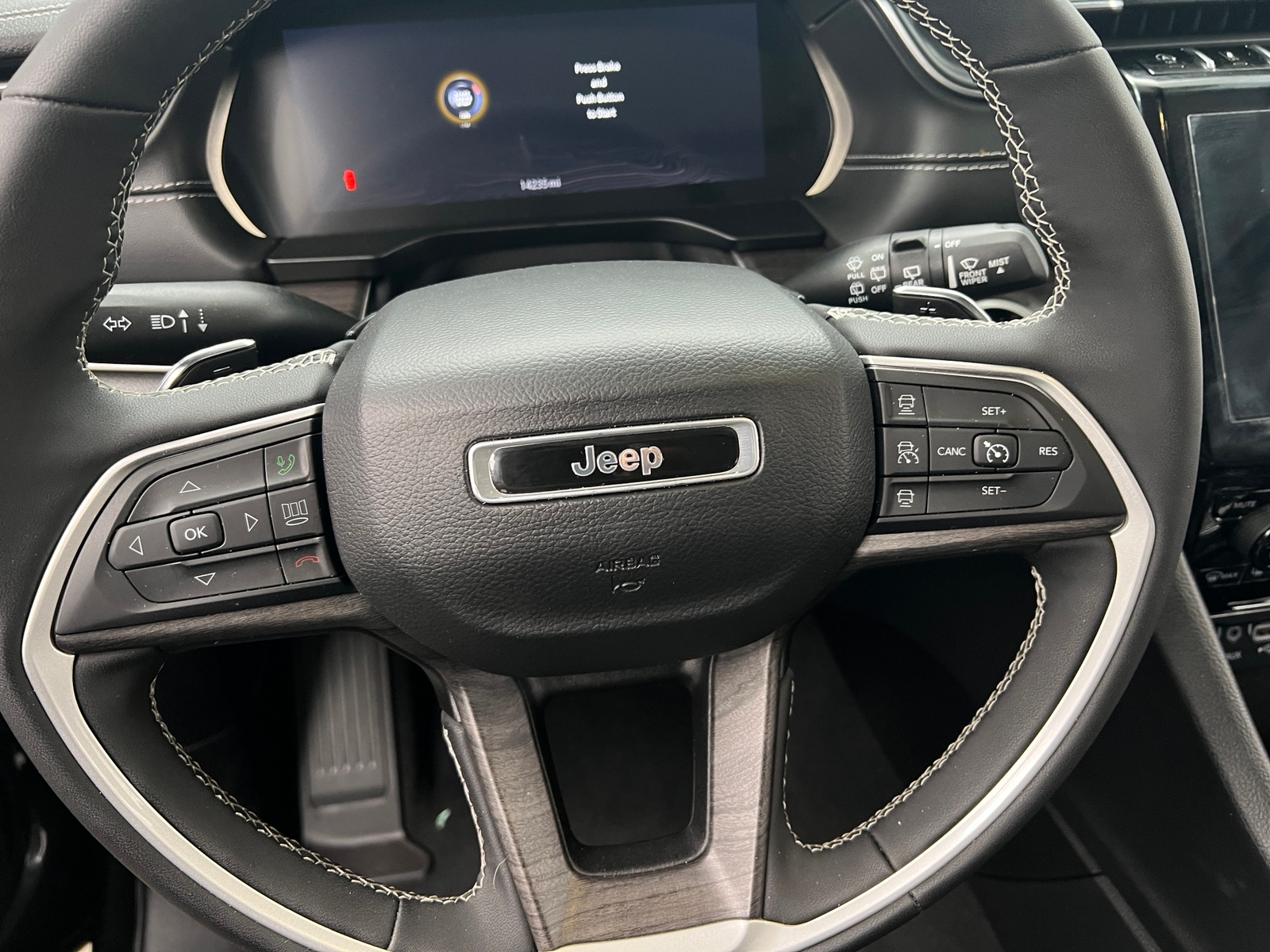 Thumbnail: 2023 Jeep Grand Cherokee L - 4