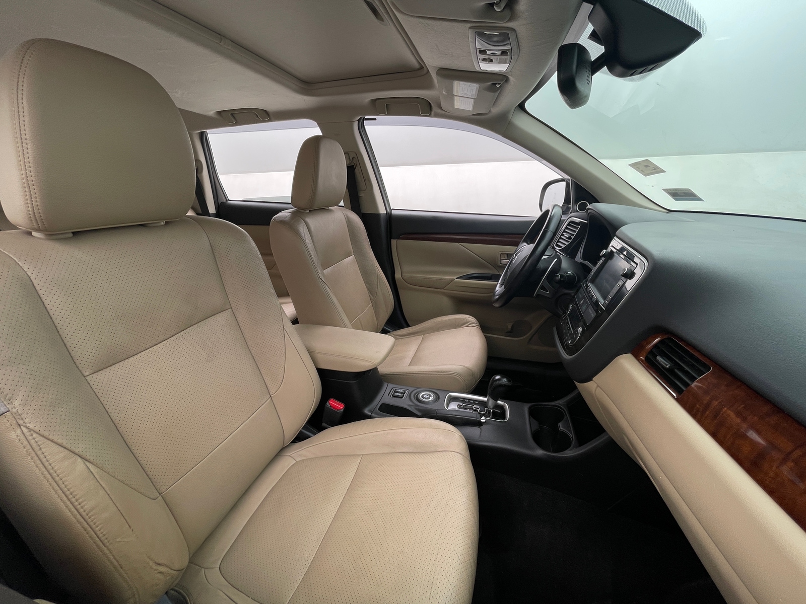 Thumbnail: 2014 Mitsubishi Outlander - 2