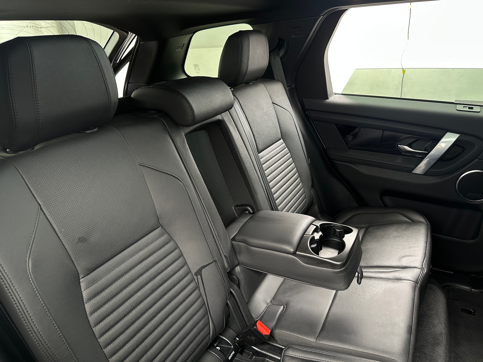 Thumbnail: 2022 Land Rover Discovery Sport - 5
