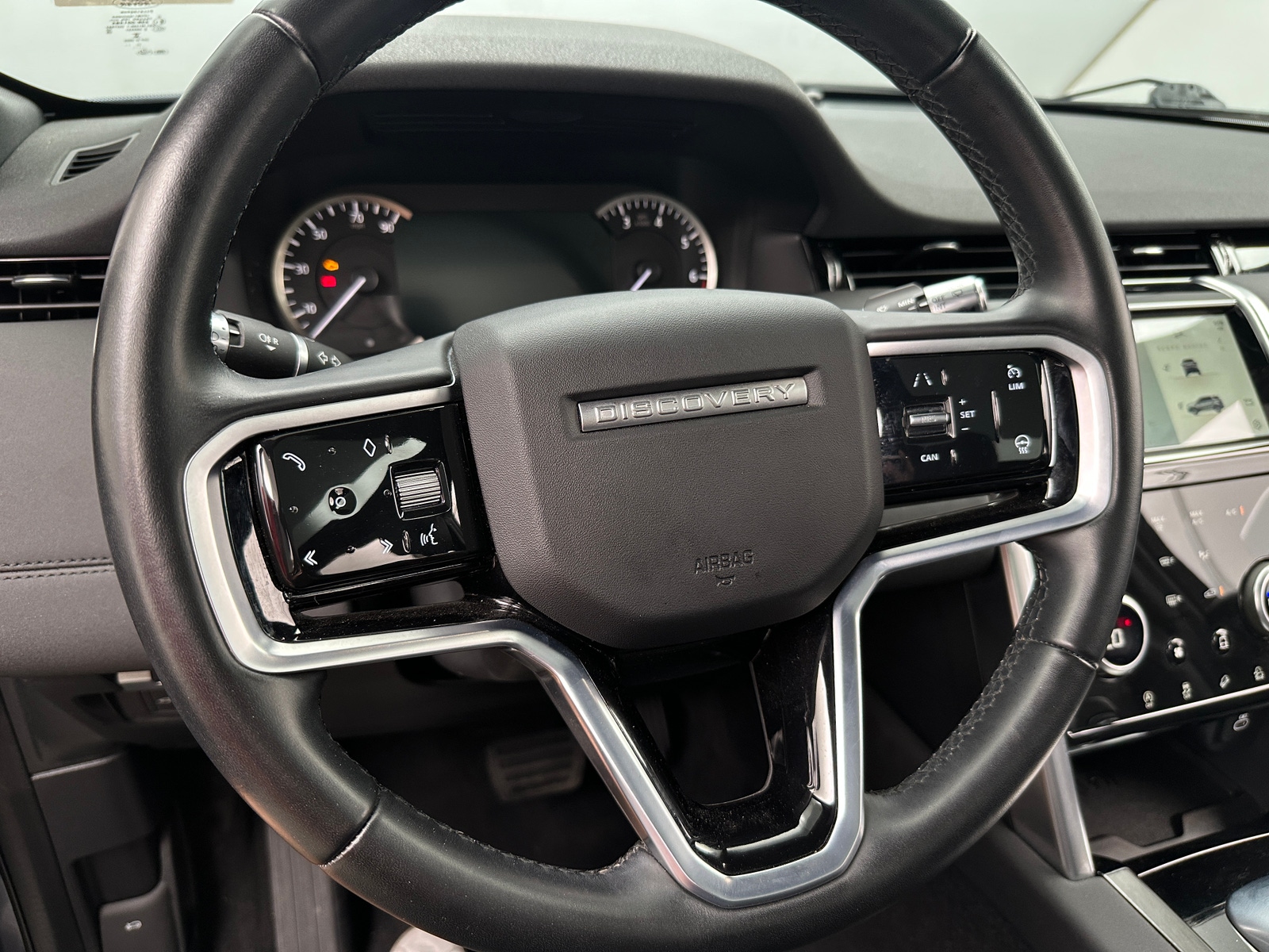 Thumbnail: 2022 Land Rover Discovery Sport - 4