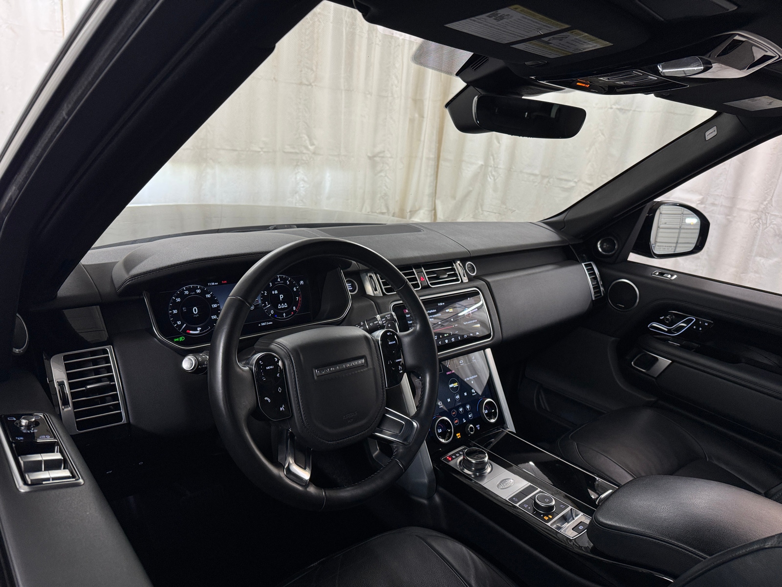 Thumbnail: 2020 Land Rover Range Rover - 2