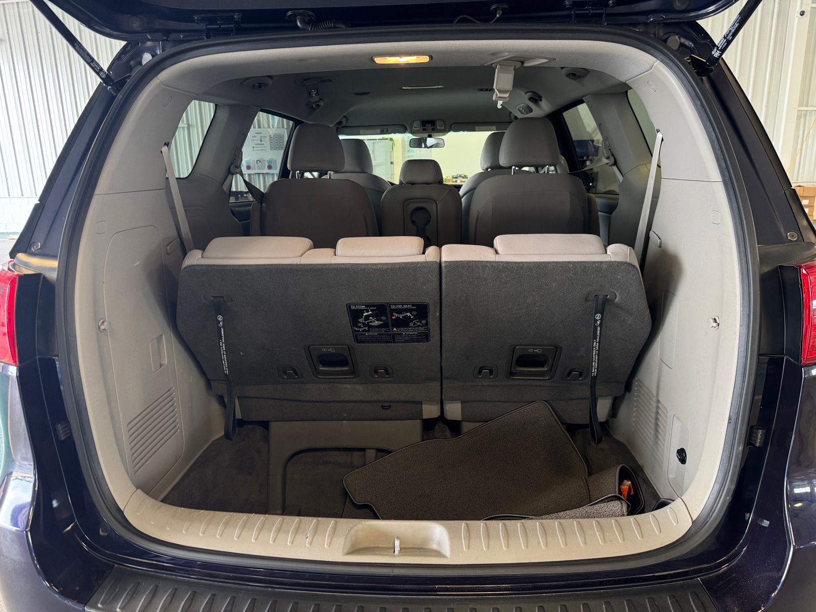 Thumbnail: 2018 Kia Sedona - 7