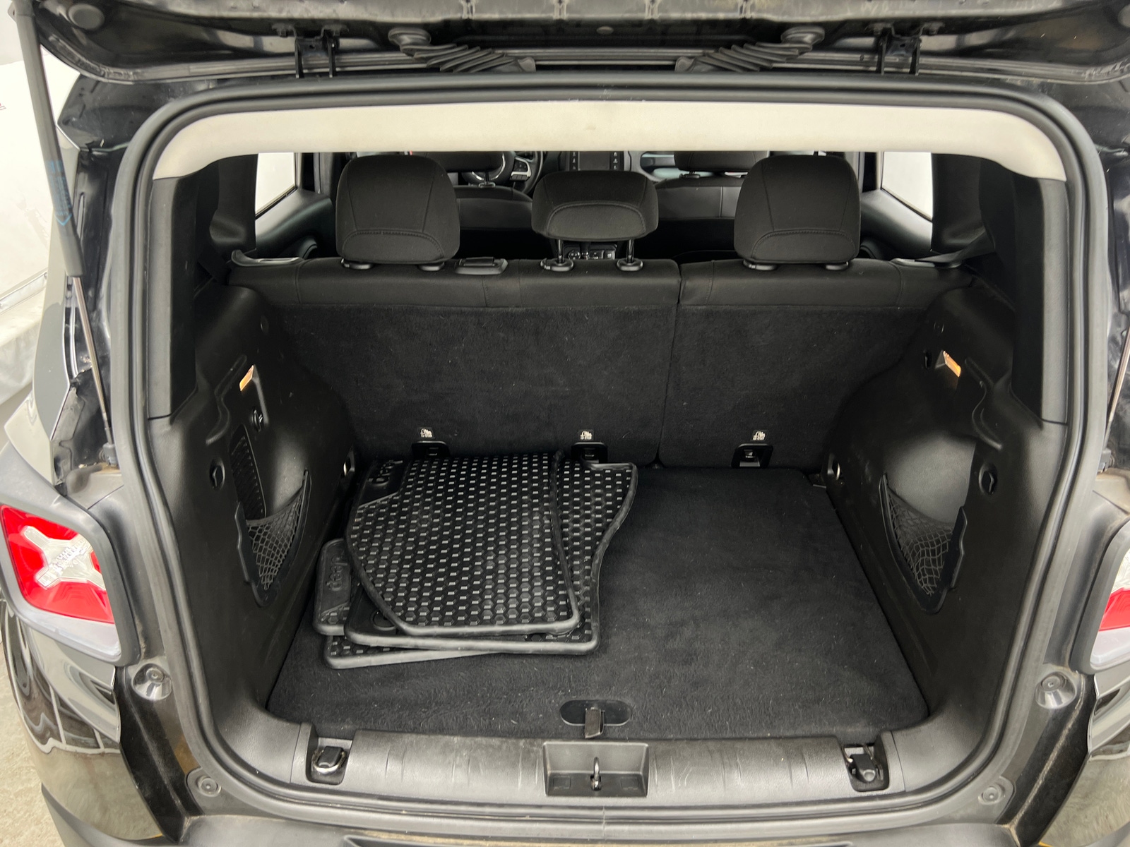 Thumbnail: 2016 Jeep Renegade - 7
