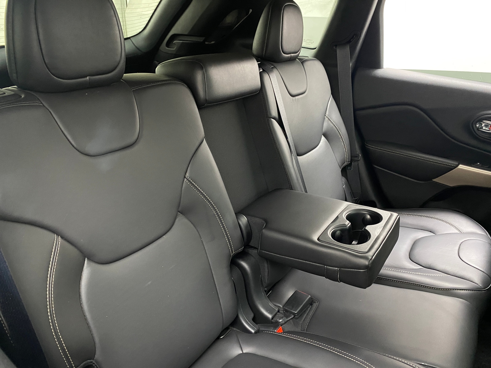 Thumbnail: 2018 Jeep Cherokee - 5