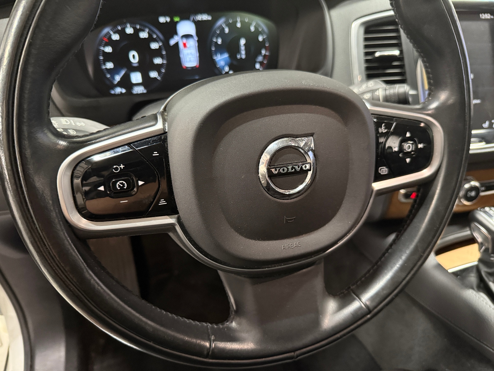 Thumbnail: 2022 Volvo XC90 - 4