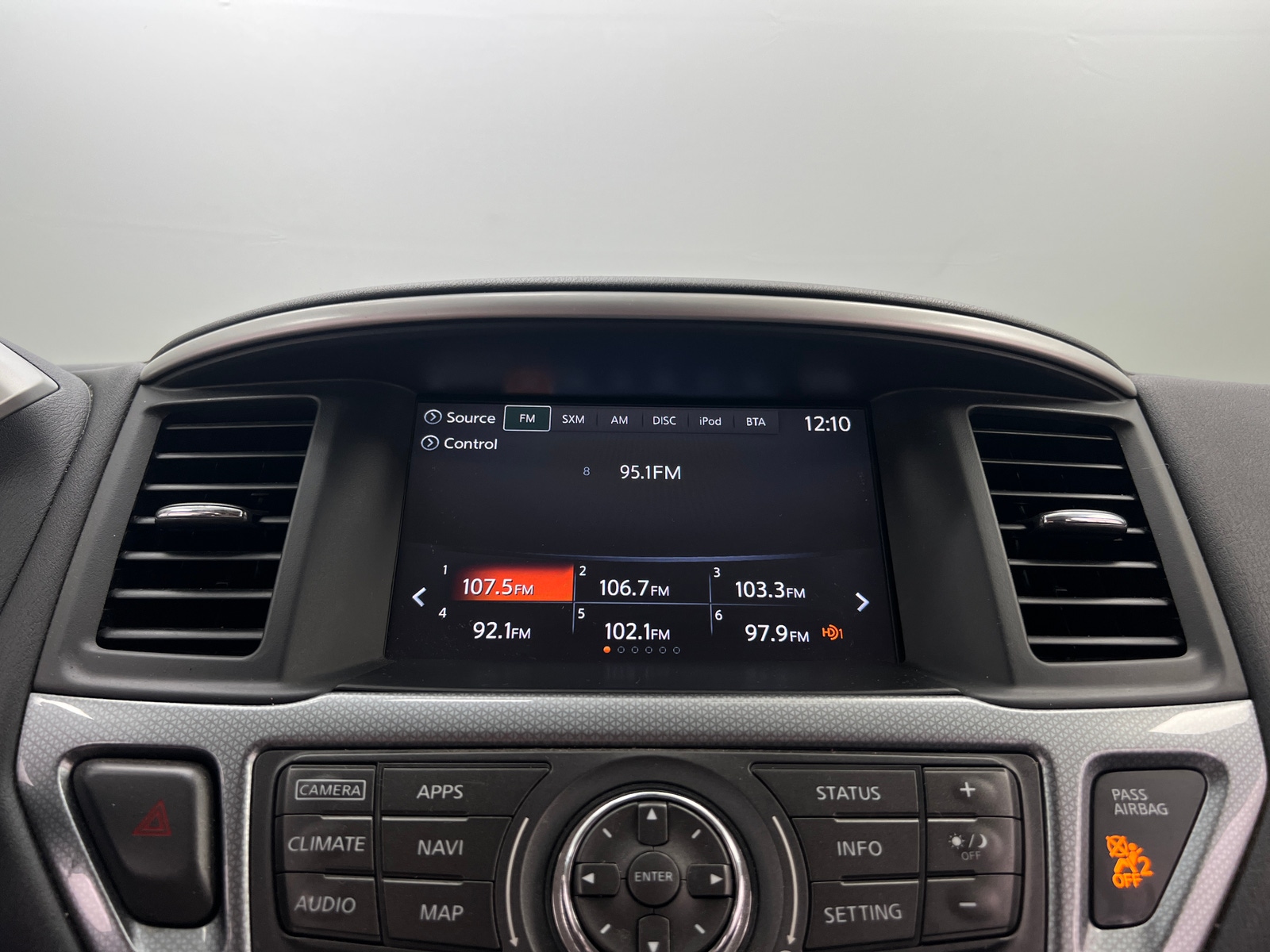 Thumbnail: 2017 Nissan Pathfinder - 3
