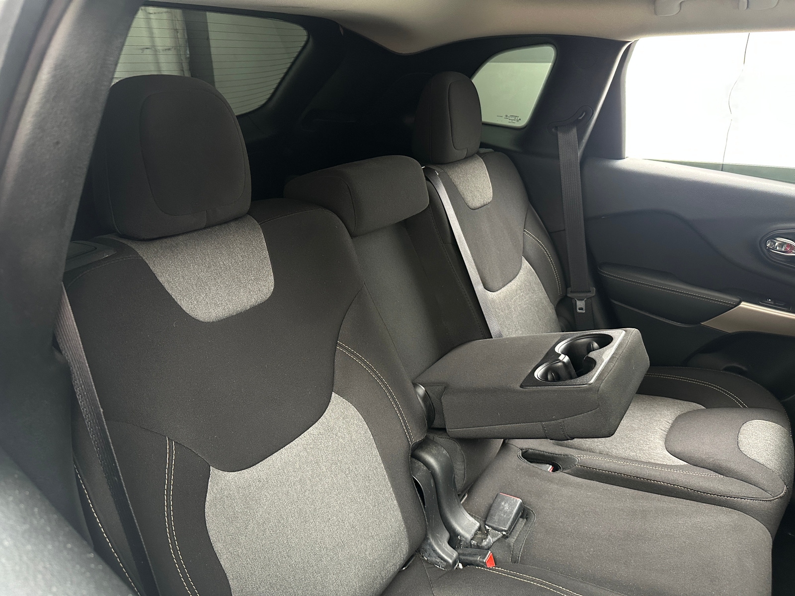 Thumbnail: 2018 Jeep Cherokee - 6