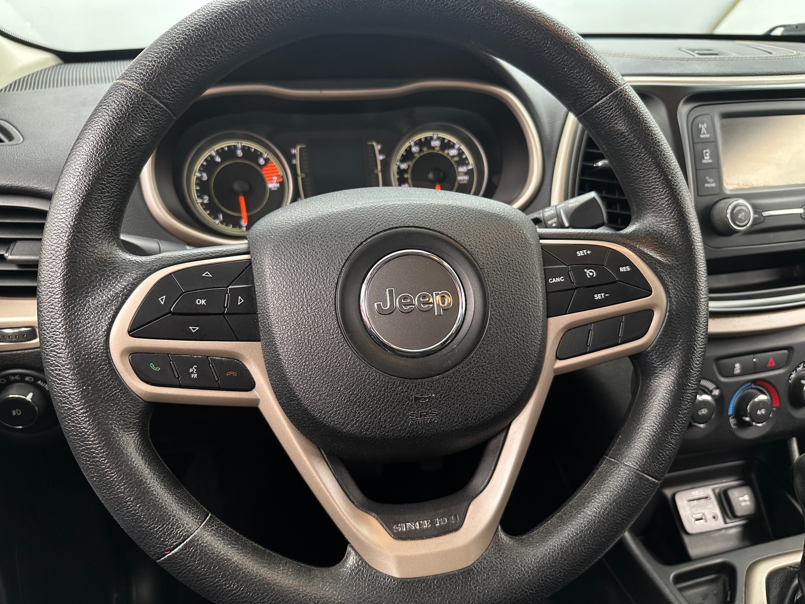 Thumbnail: 2018 Jeep Cherokee - 5