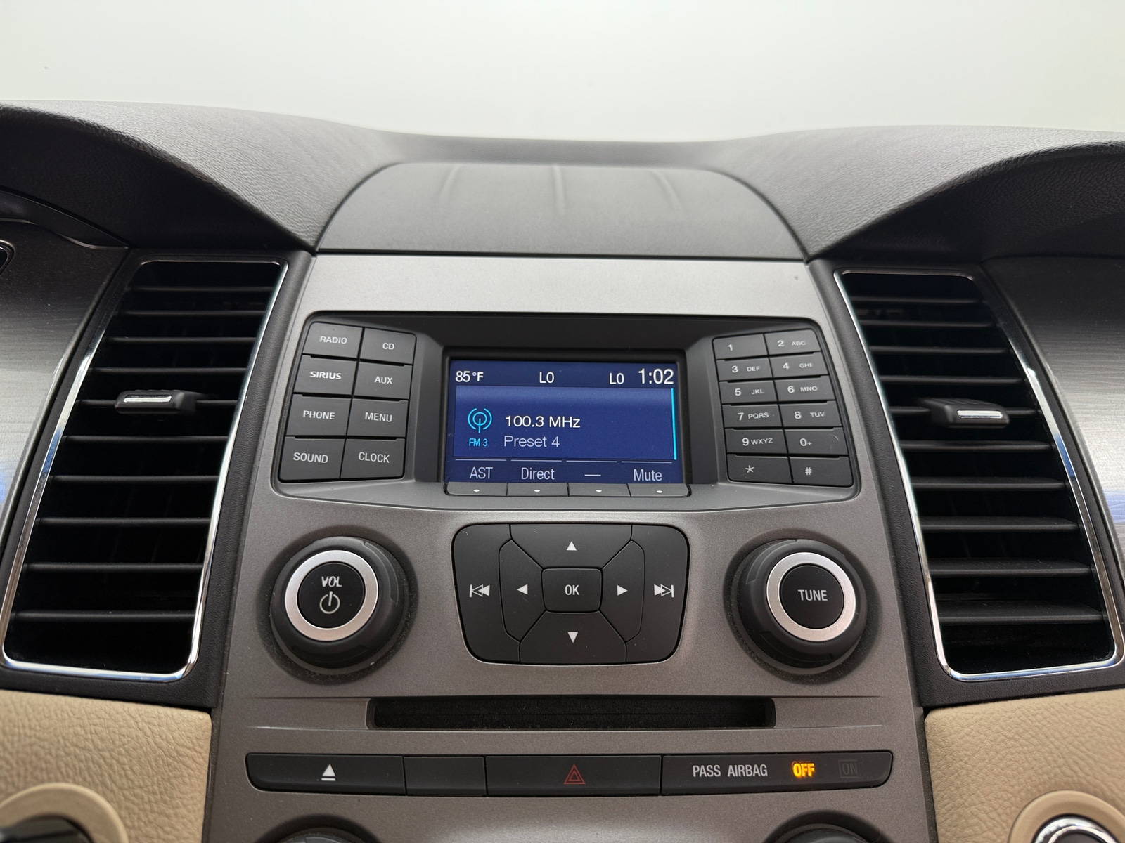 Thumbnail: 2015 Ford Taurus - 4