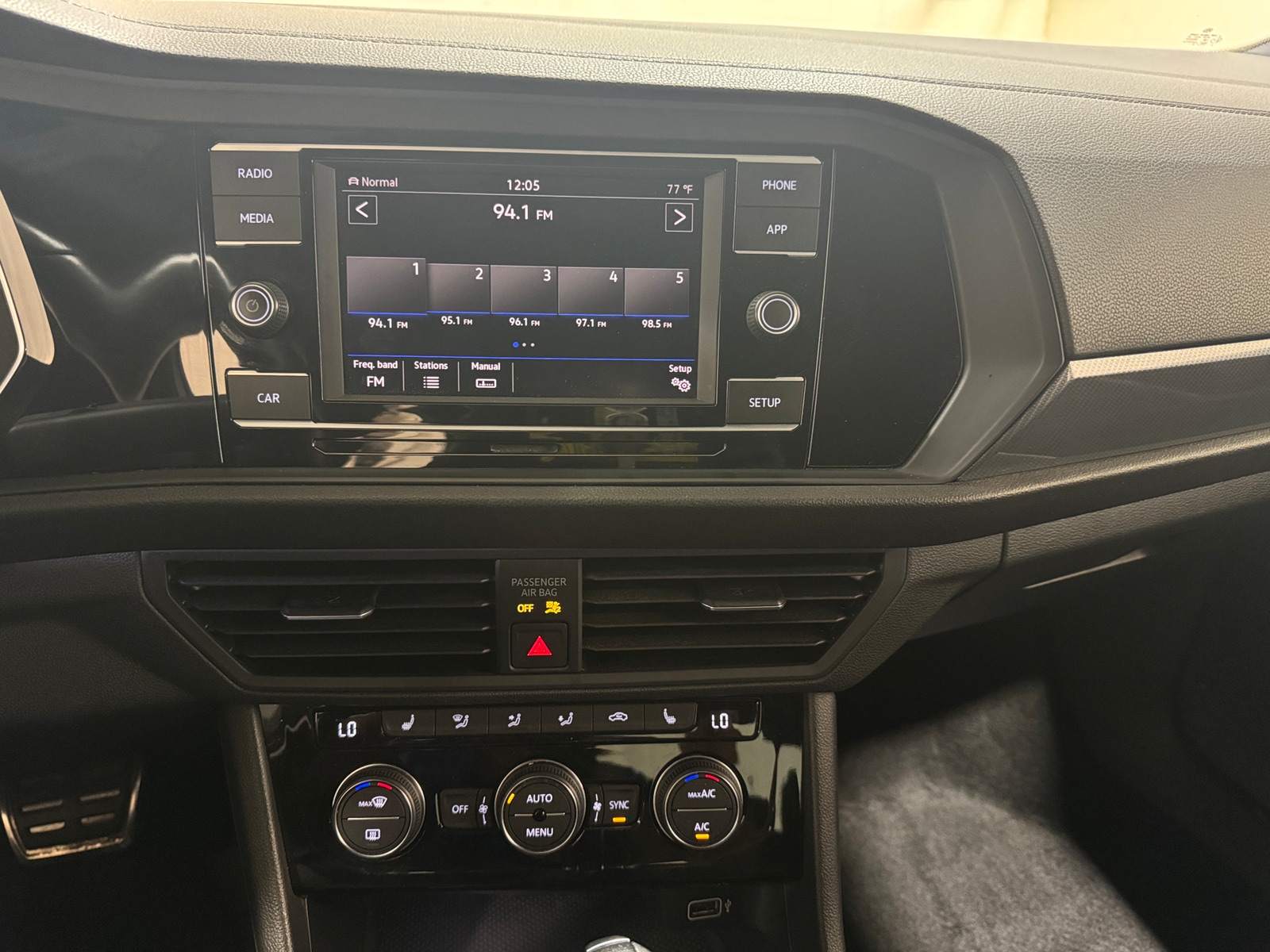 Thumbnail: 2019 Volkswagen Jetta - 4