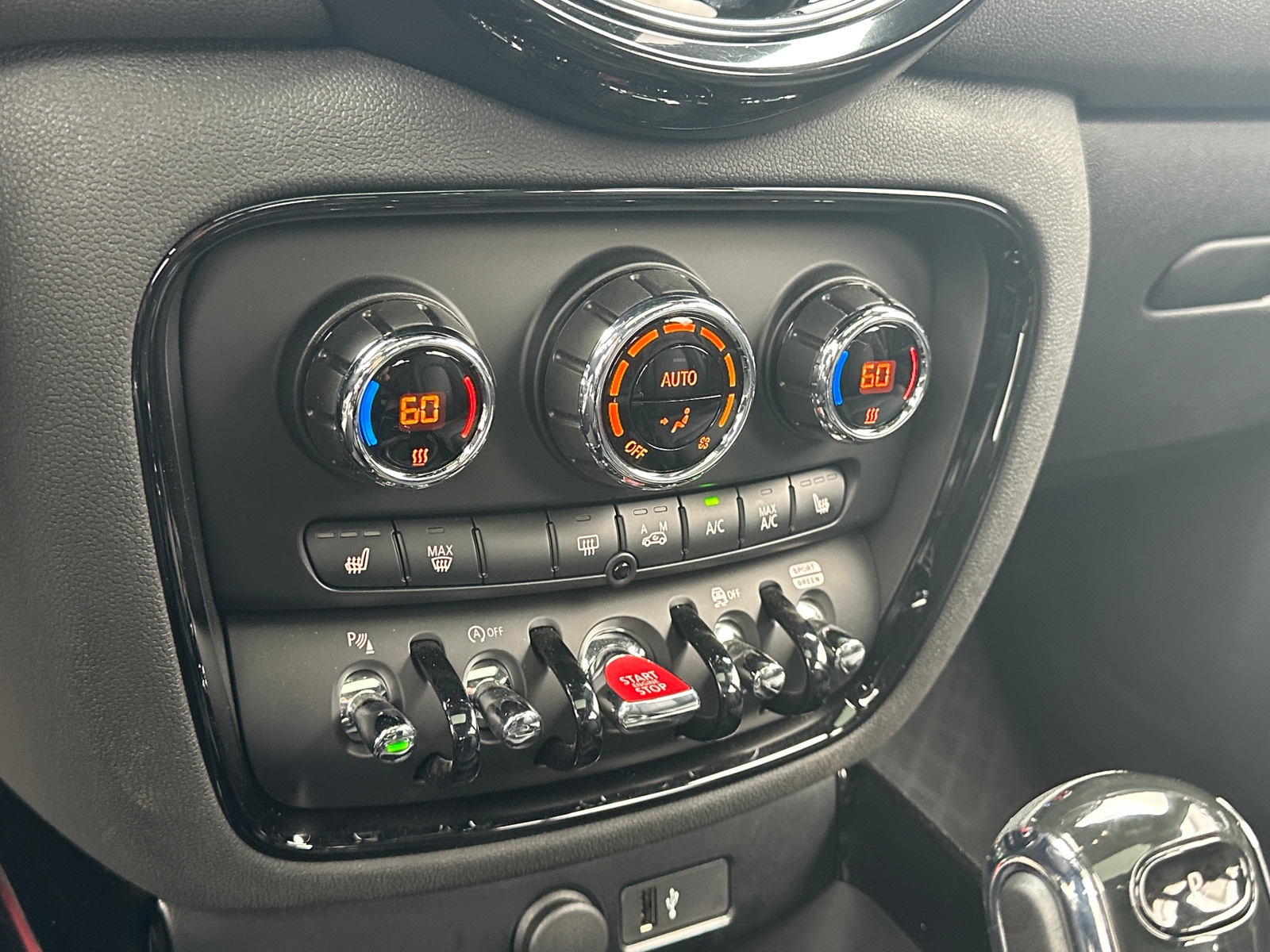 Thumbnail: 2023 MINI Cooper Clubman - 4