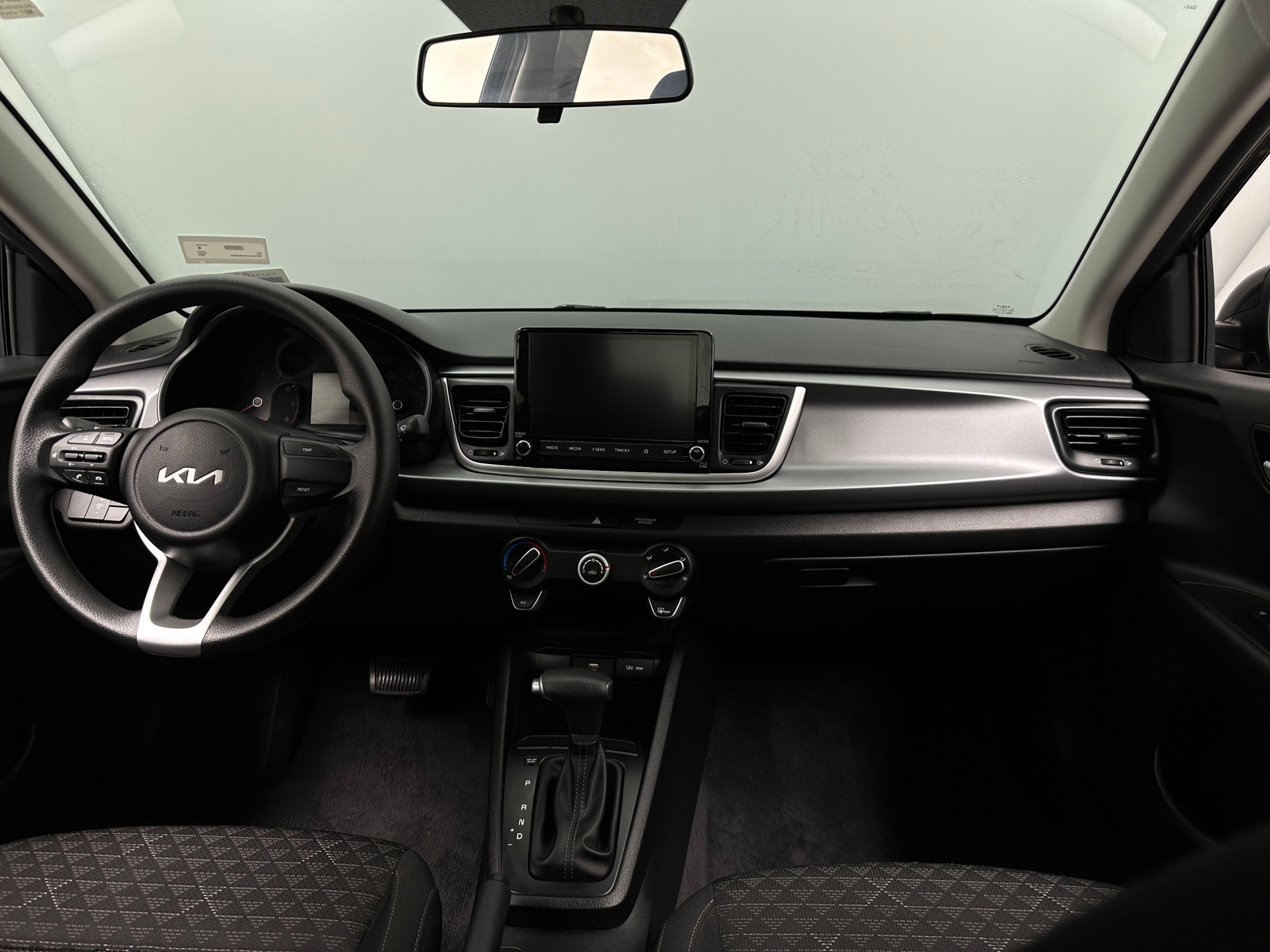 Thumbnail: 2023 Kia Rio - 3