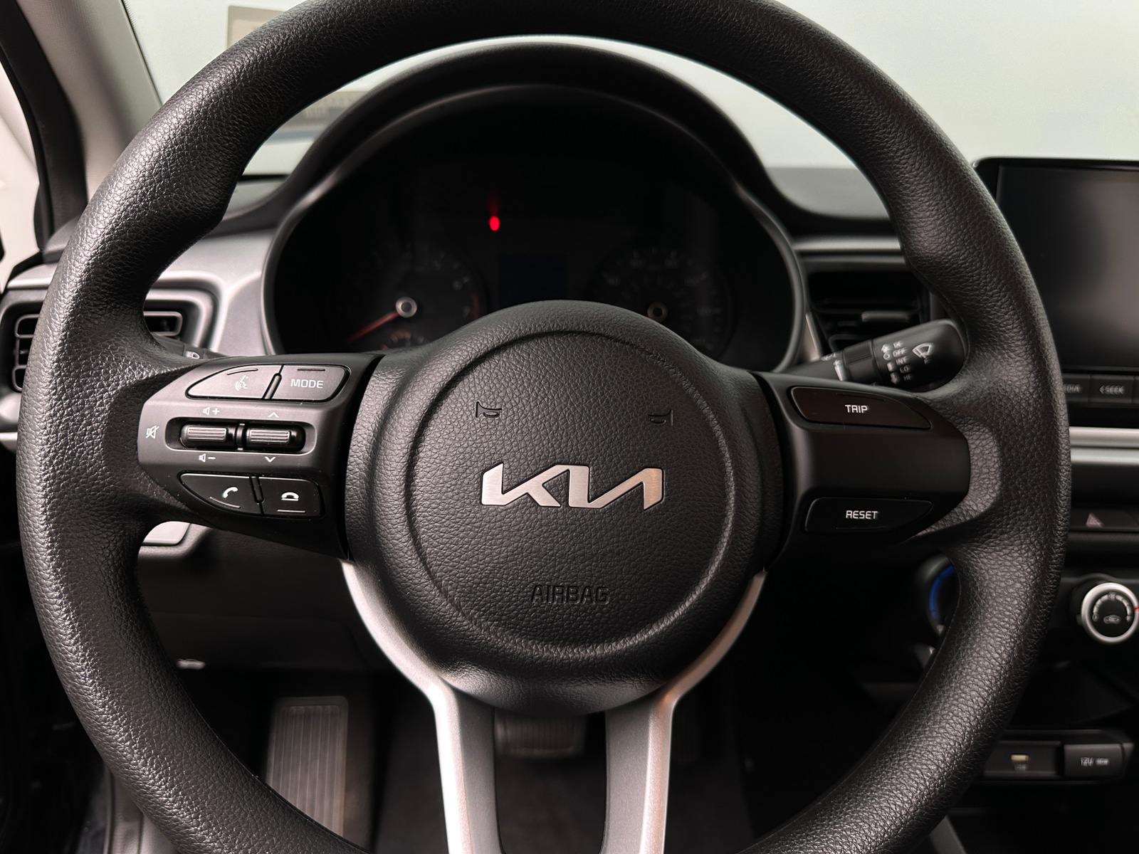Thumbnail: 2023 Kia Rio - 5