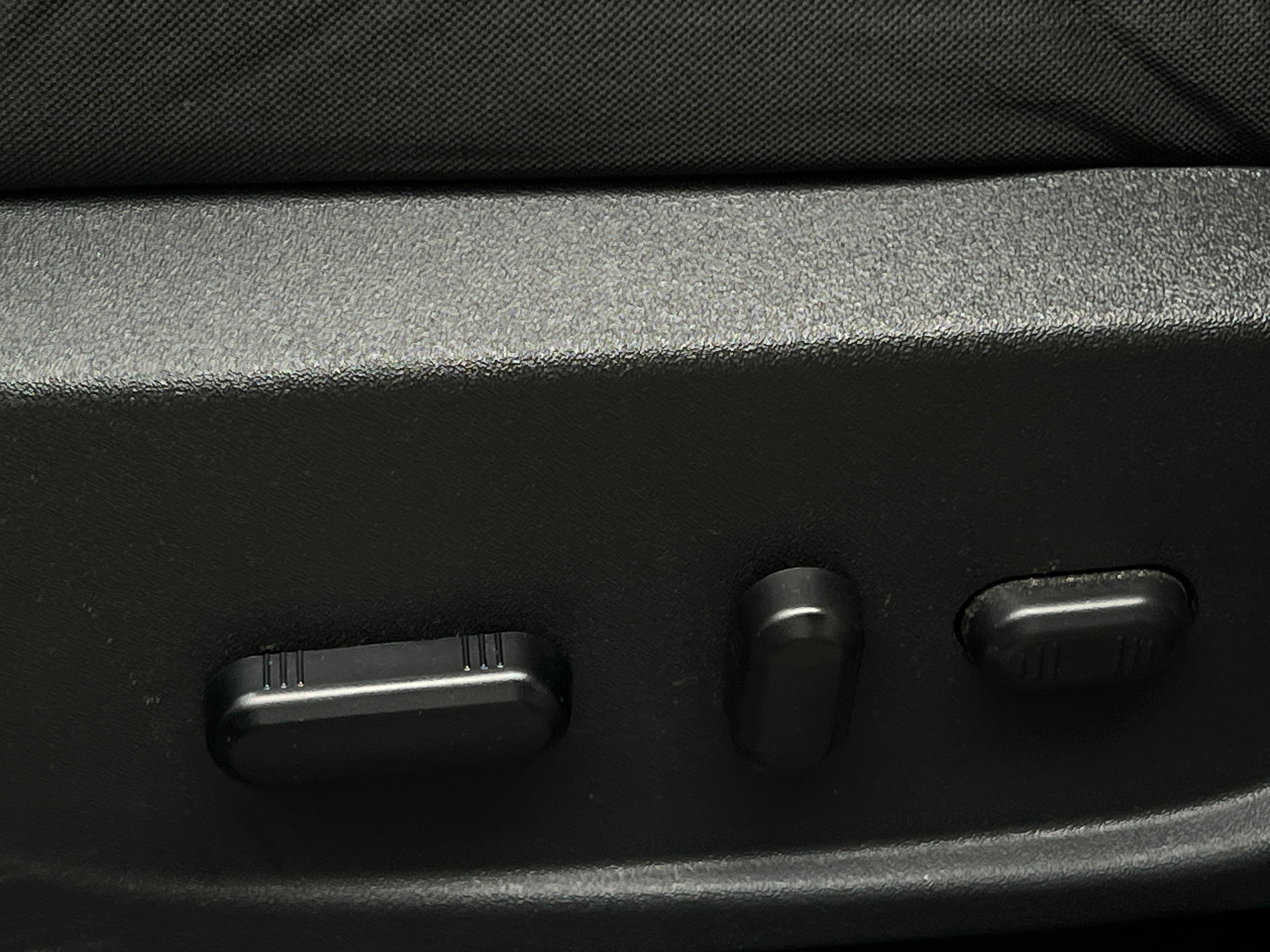 Used 2018 Ford Escape SE with VIN 1FMCU0GD8JUD23292 for sale in Oak Creek, WI