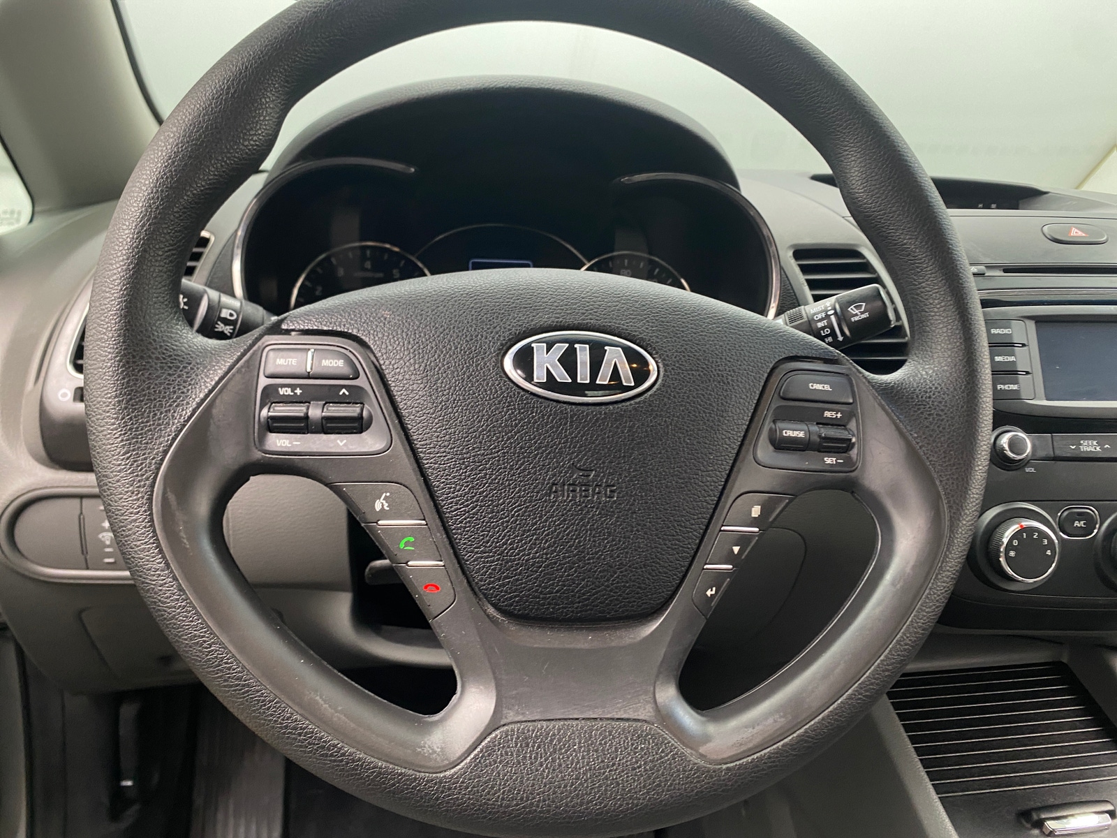 Thumbnail: 2017 Kia Forte - 5