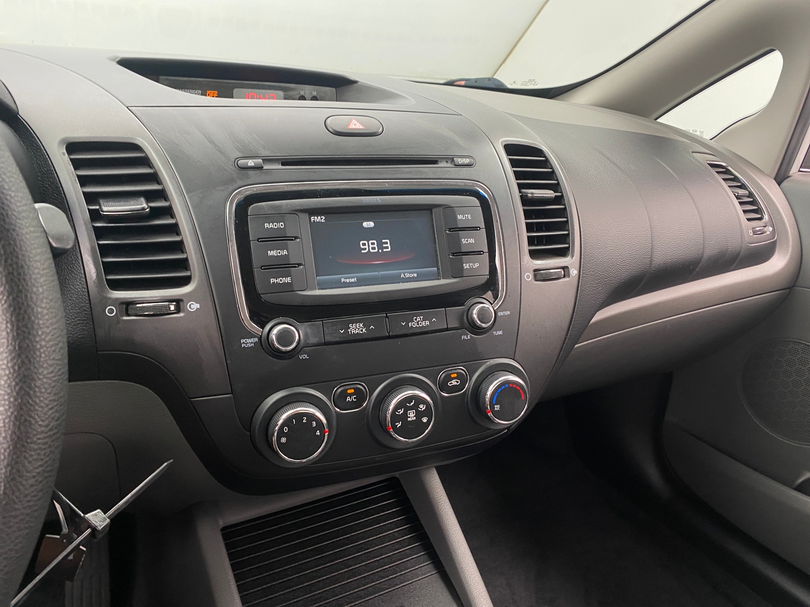 Thumbnail: 2017 Kia Forte - 4