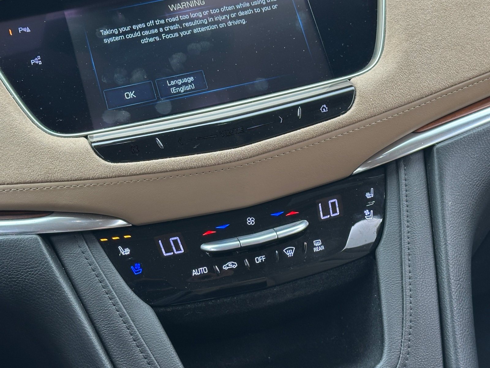 Thumbnail: 2017 Cadillac XT5 - 3