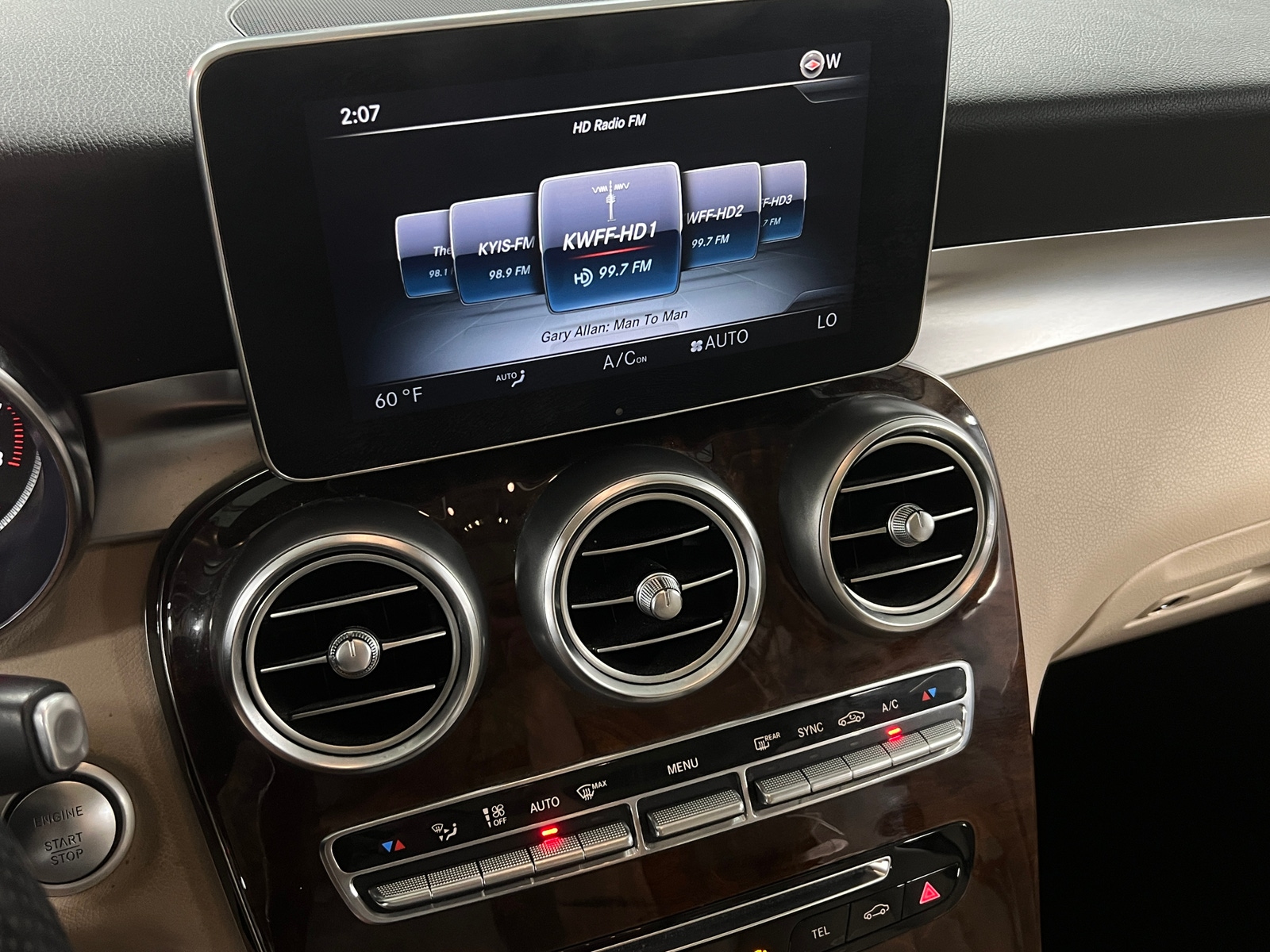 Thumbnail: 2016 Mercedes-Benz GLC - 3