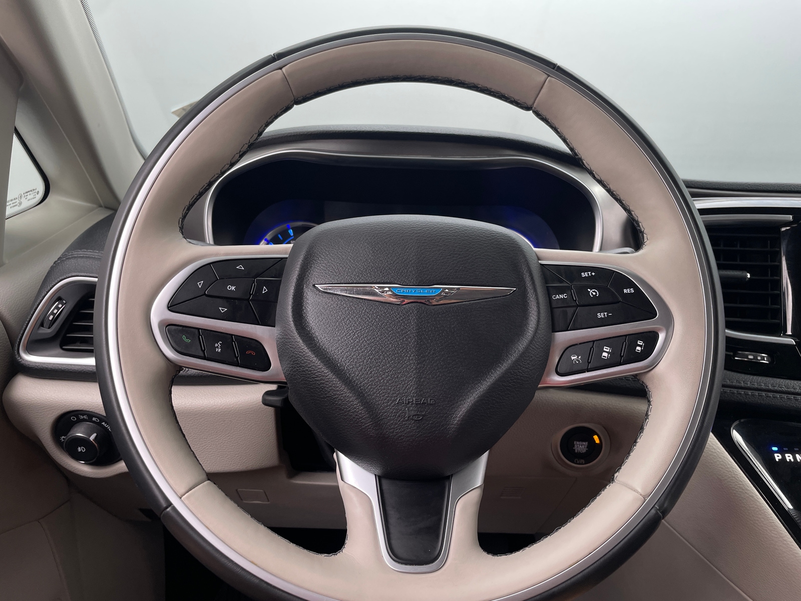 Thumbnail: 2018 Chrysler Pacifica - 4