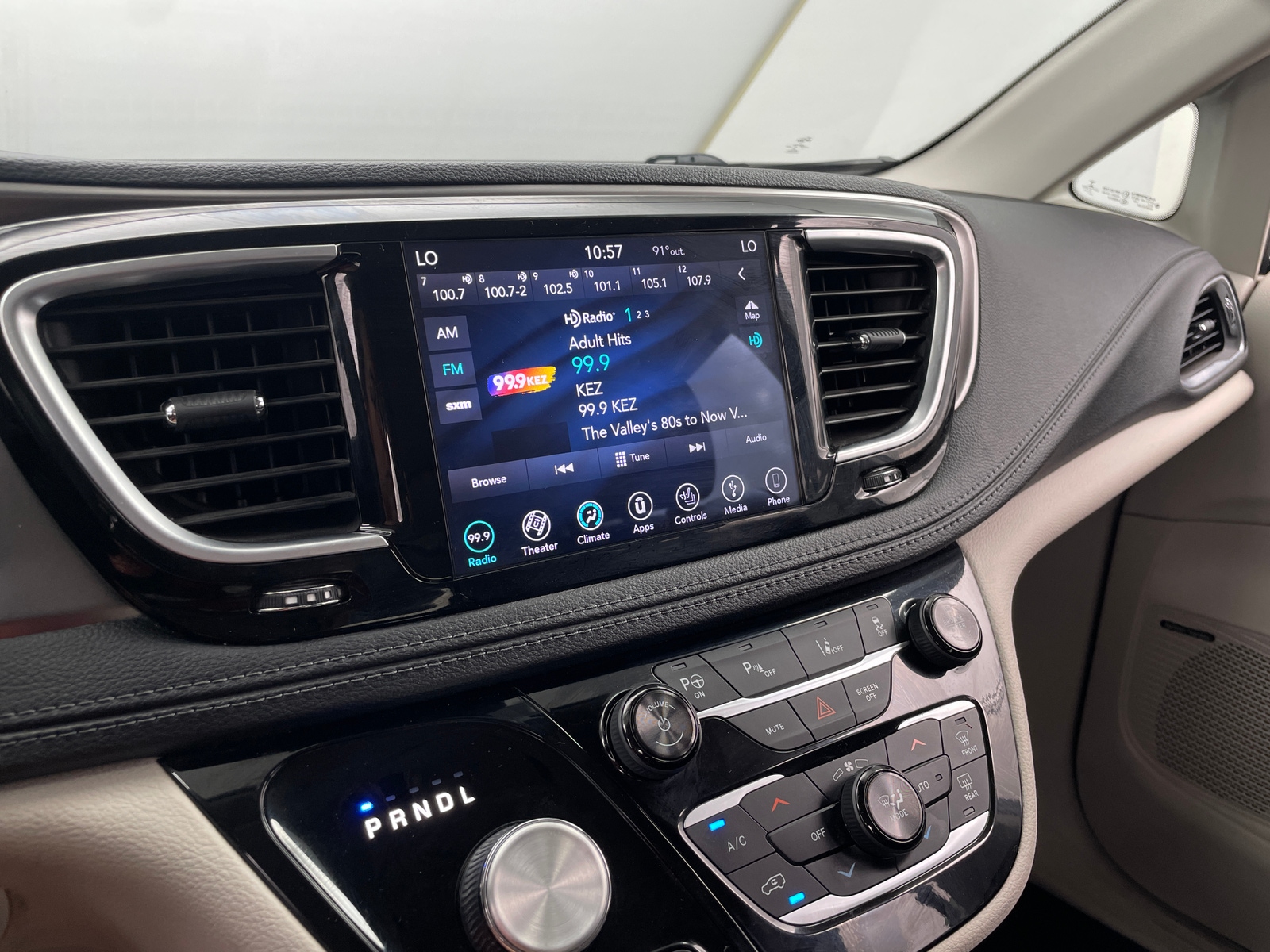 Thumbnail: 2018 Chrysler Pacifica - 3