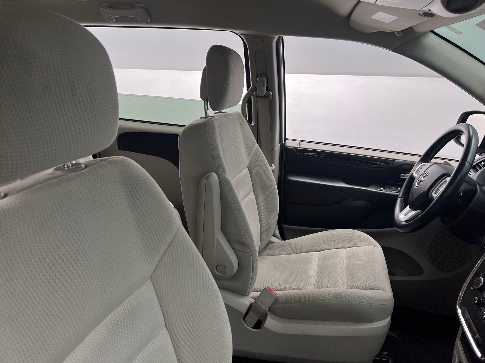 Thumbnail: 2017 Dodge Grand Caravan - 2
