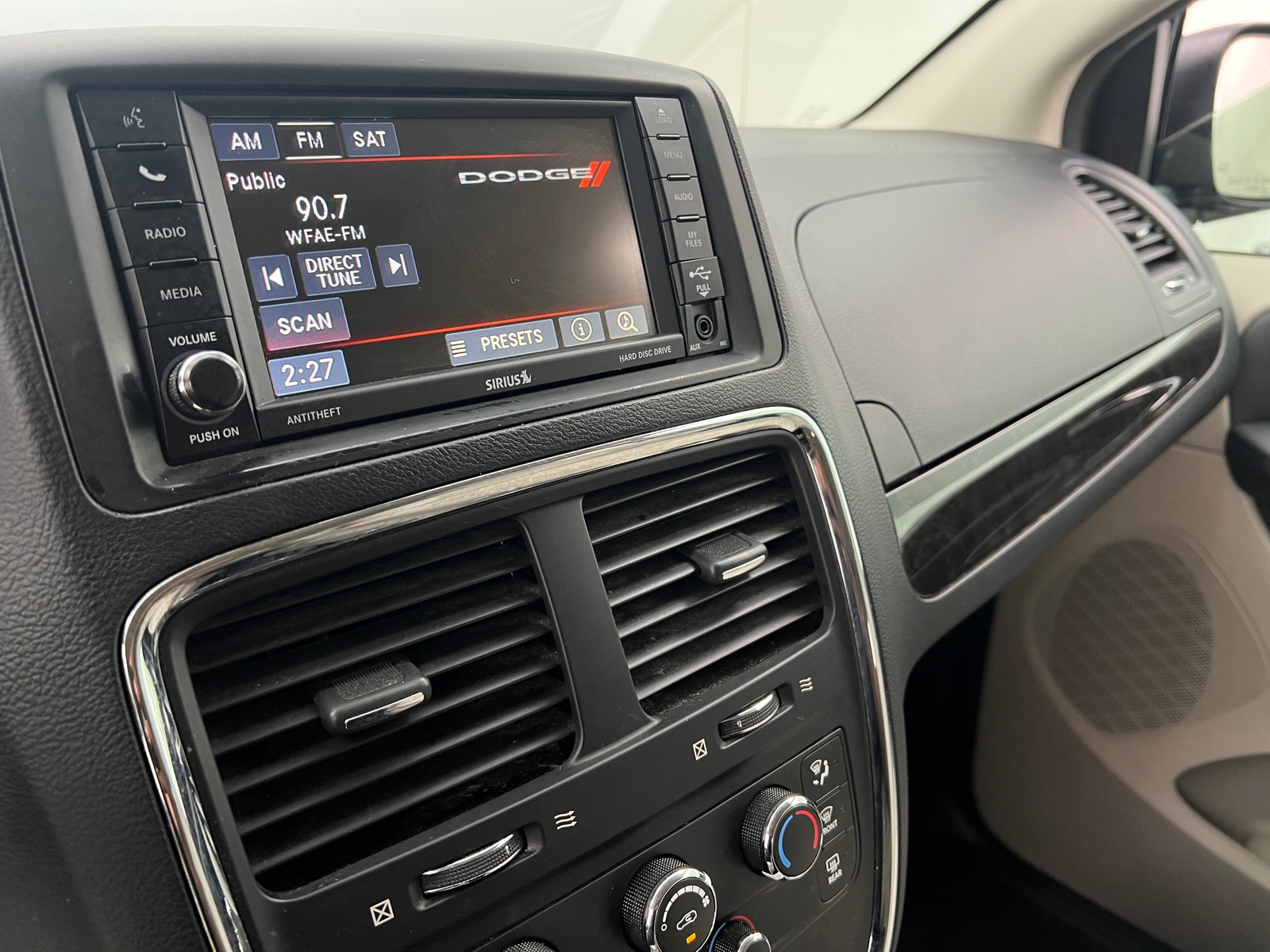 Thumbnail: 2017 Dodge Grand Caravan - 4