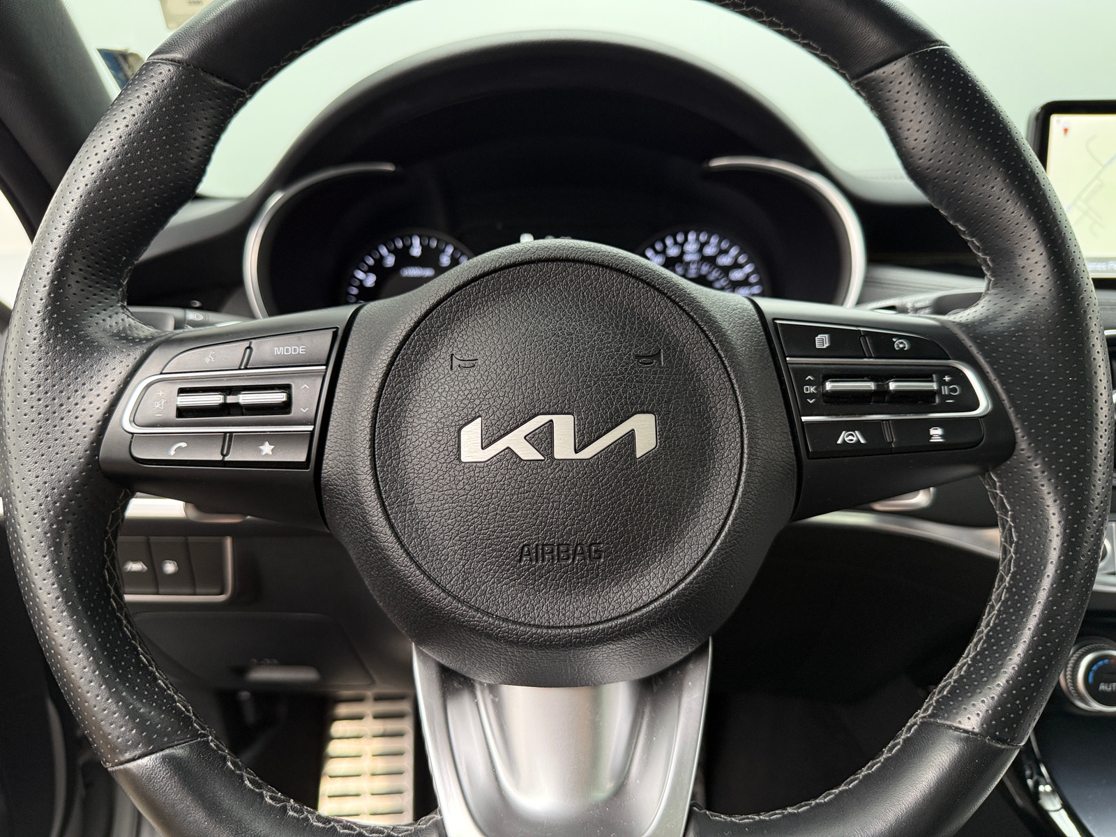 Thumbnail: 2022 Kia Stinger - 4