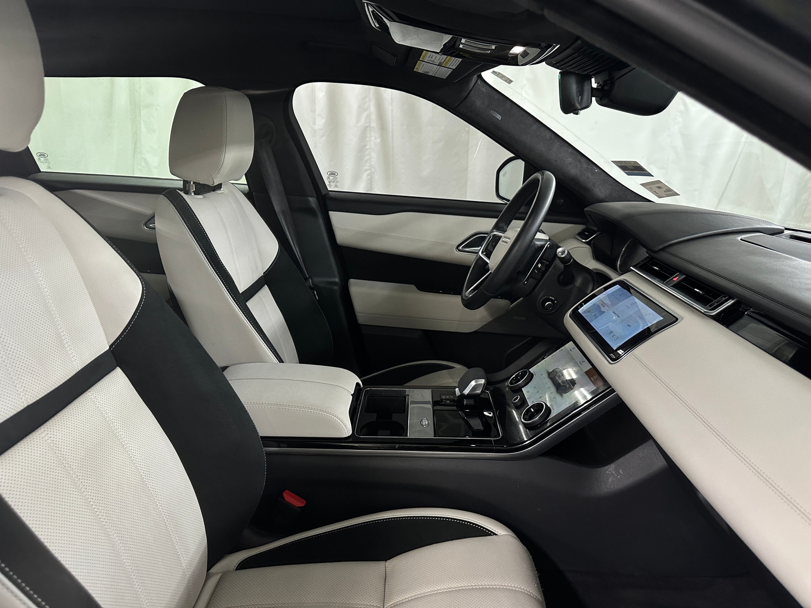 Thumbnail: 2023 Land Rover Range Rover Velar - 2