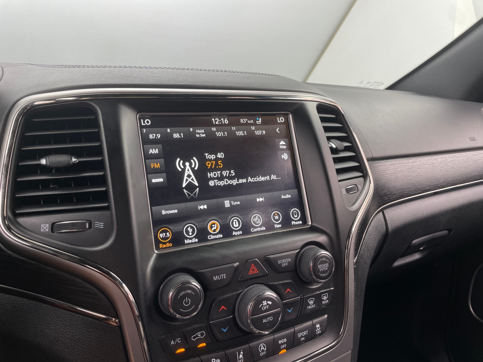 Thumbnail: 2018 Jeep Grand Cherokee - 3