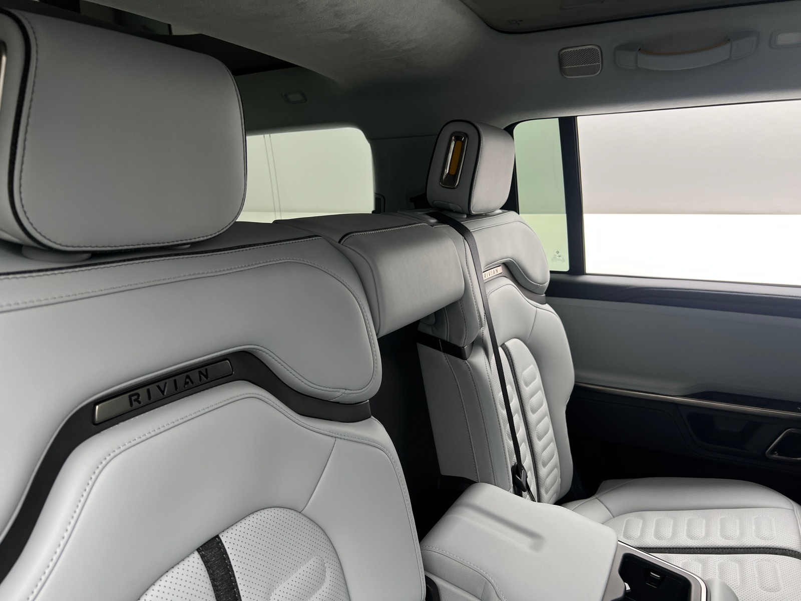 Thumbnail: 2023 Rivian R1S - 5
