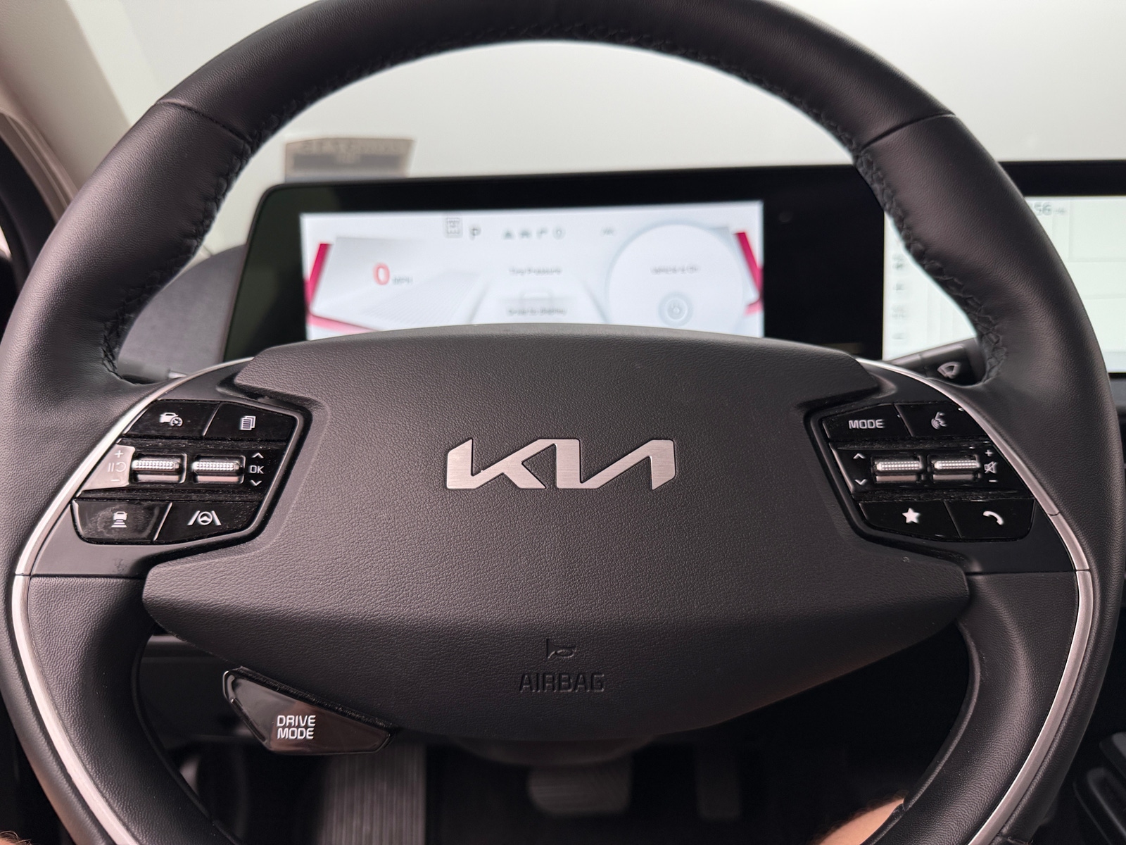 Thumbnail: 2022 Kia EV6 - 4