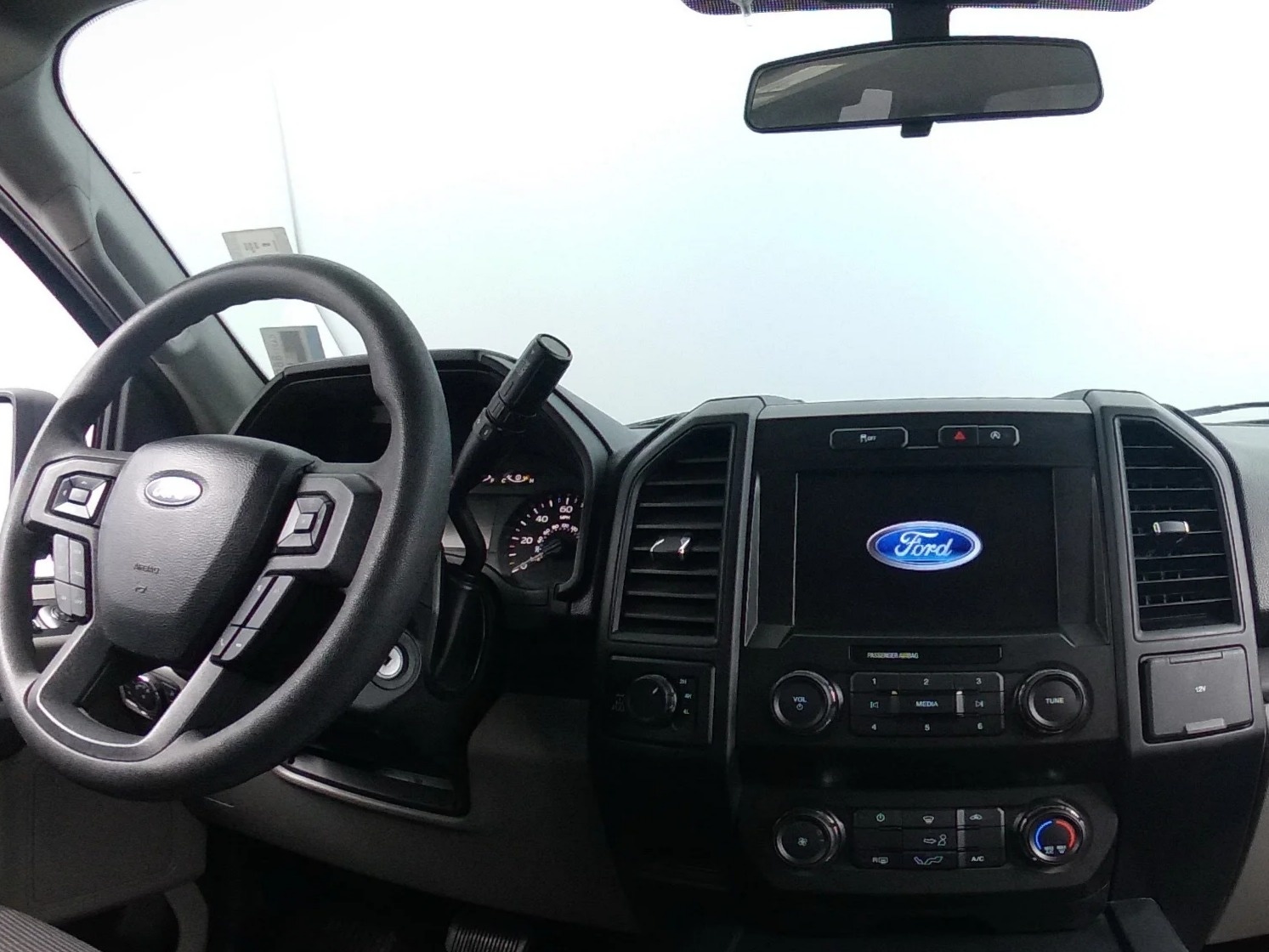 Thumbnail: 2019 Ford Econoline - 3