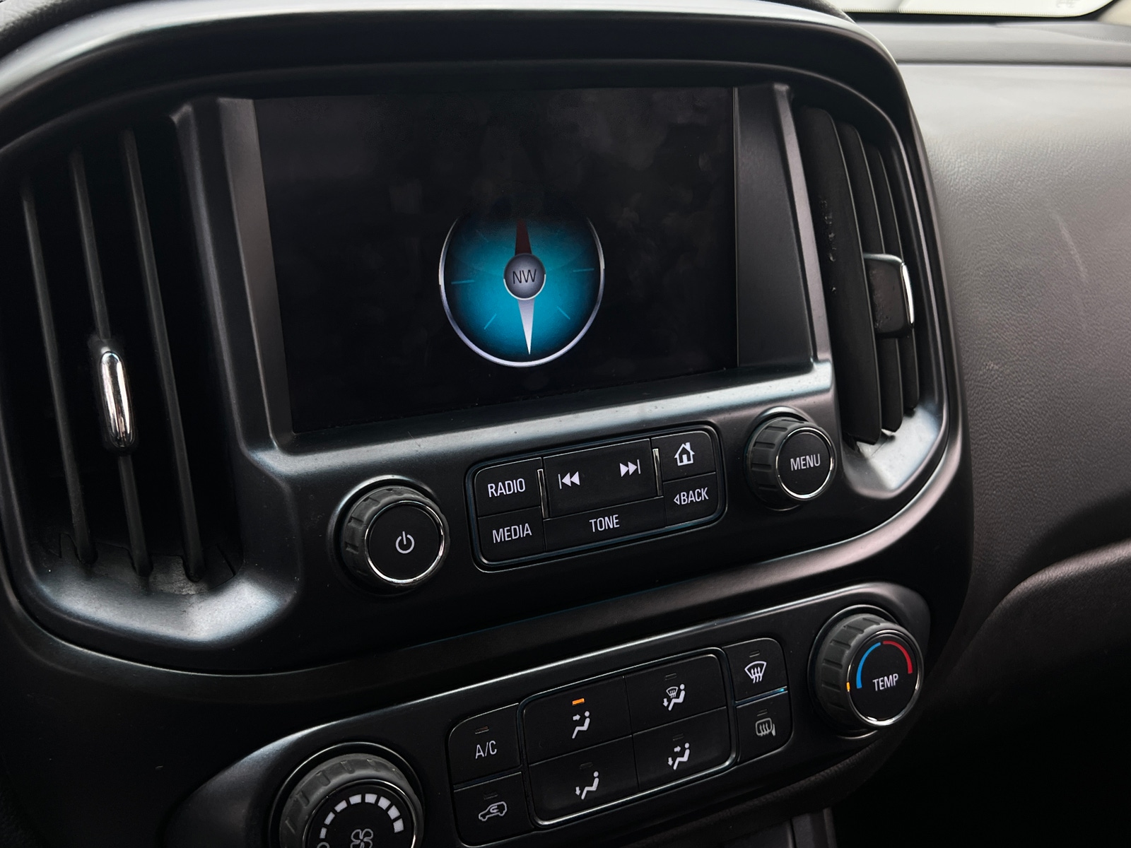 Thumbnail: 2017 Chevrolet Colorado - 3