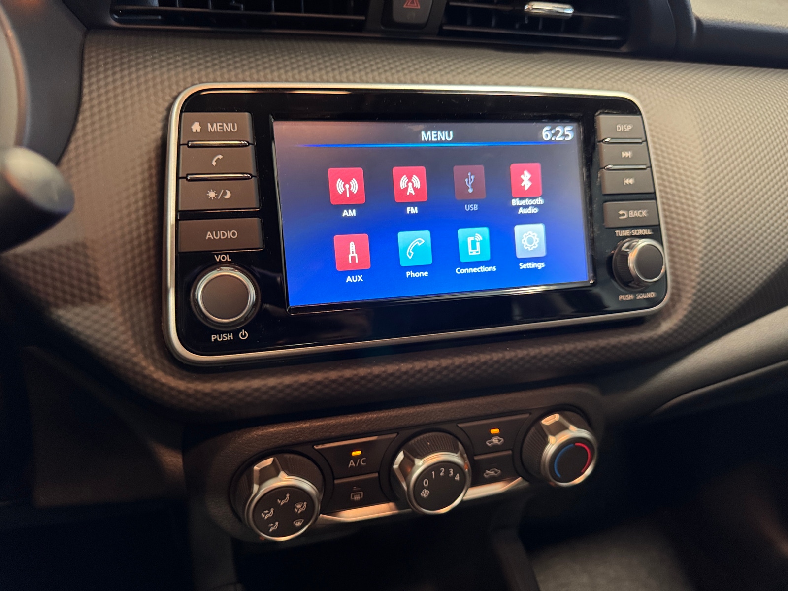 Thumbnail: 2024 Nissan Kicks - 4