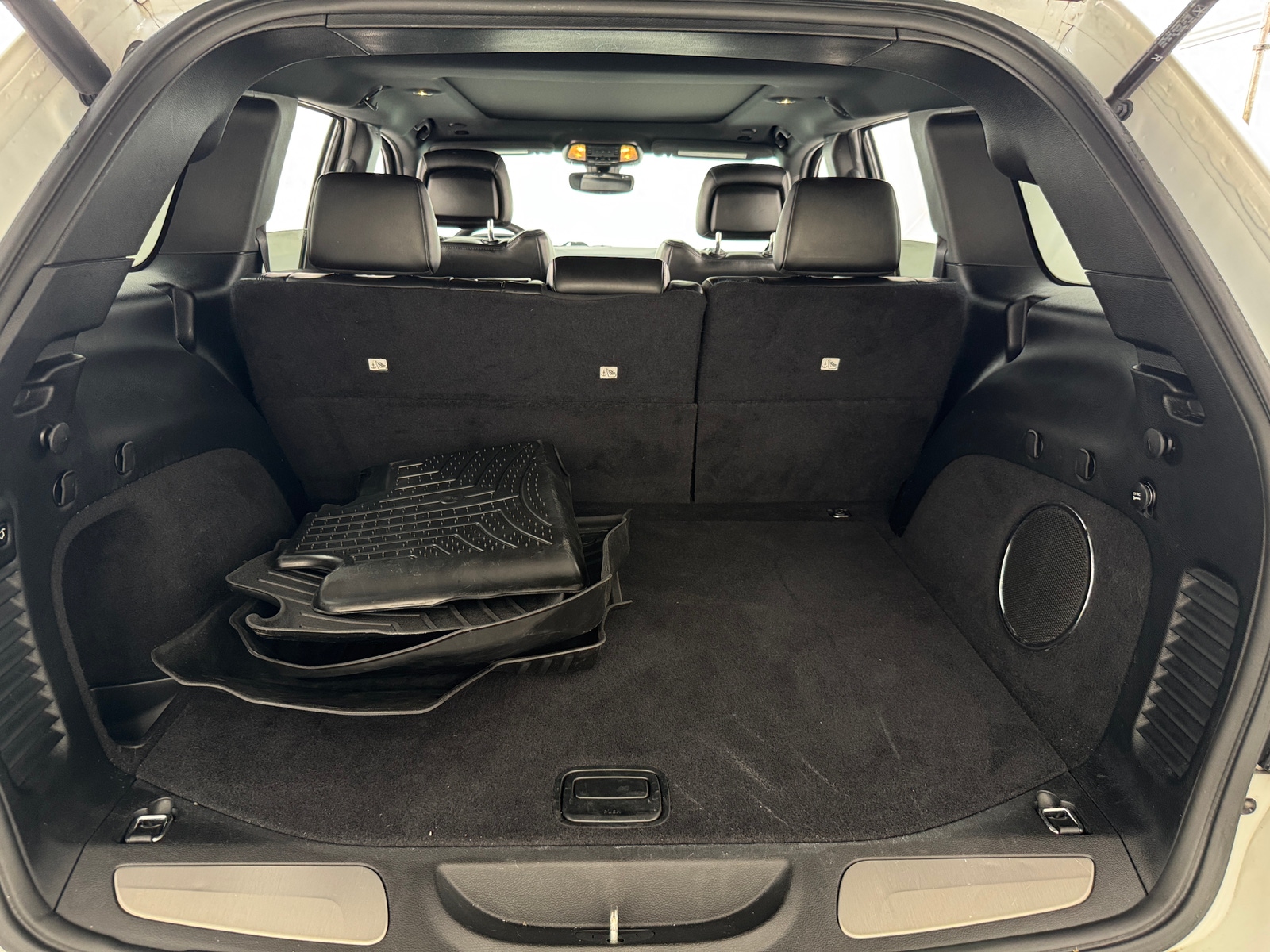 Thumbnail: 2019 Jeep Grand Cherokee - 6