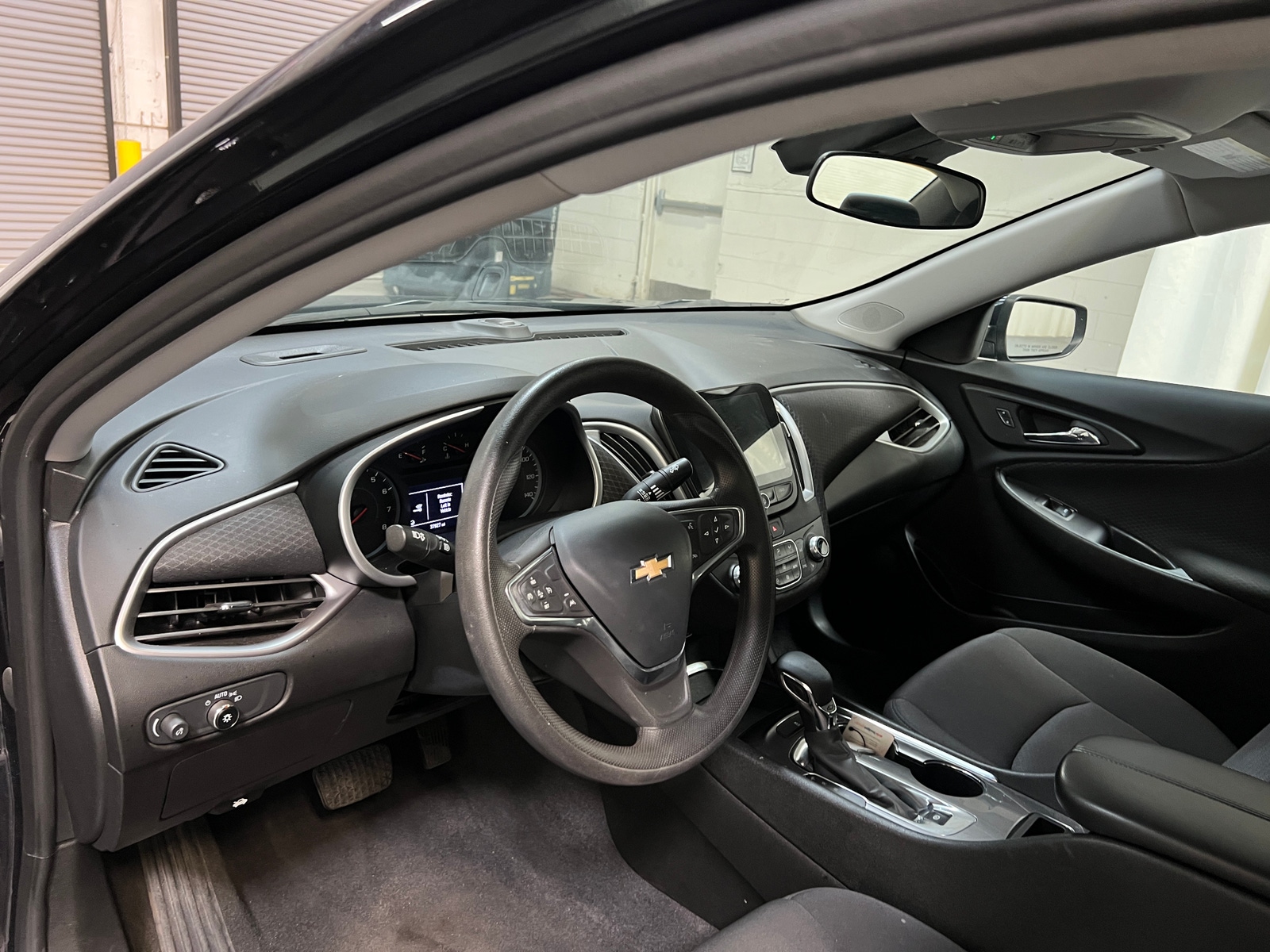 Thumbnail: 2023 Chevrolet Malibu - 3