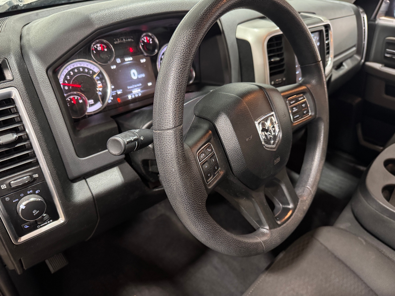 Thumbnail: 2019 RAM 1500 Classic - 3