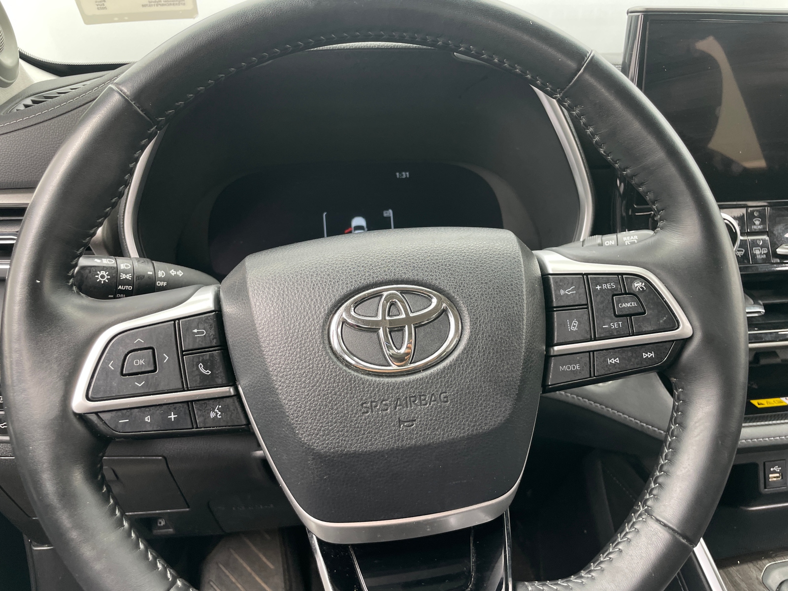 Thumbnail: 2023 Toyota Highlander - 4