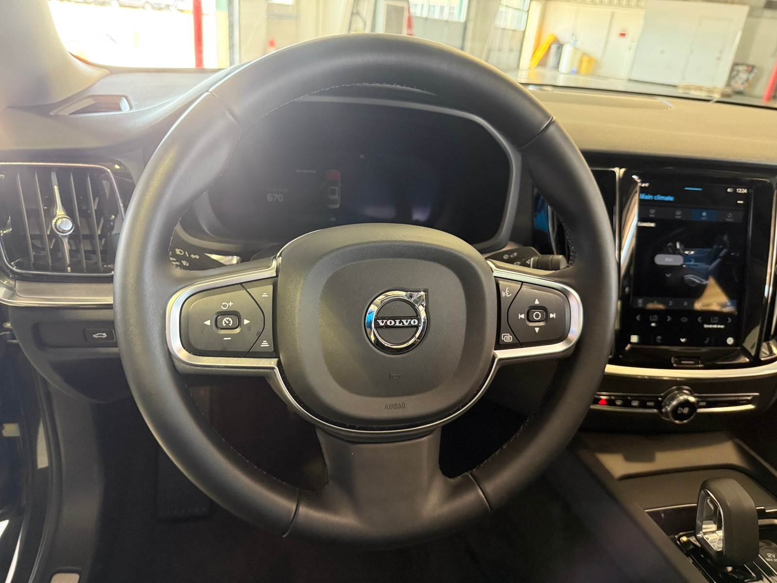 Thumbnail: 2025 Volvo S60 - 4