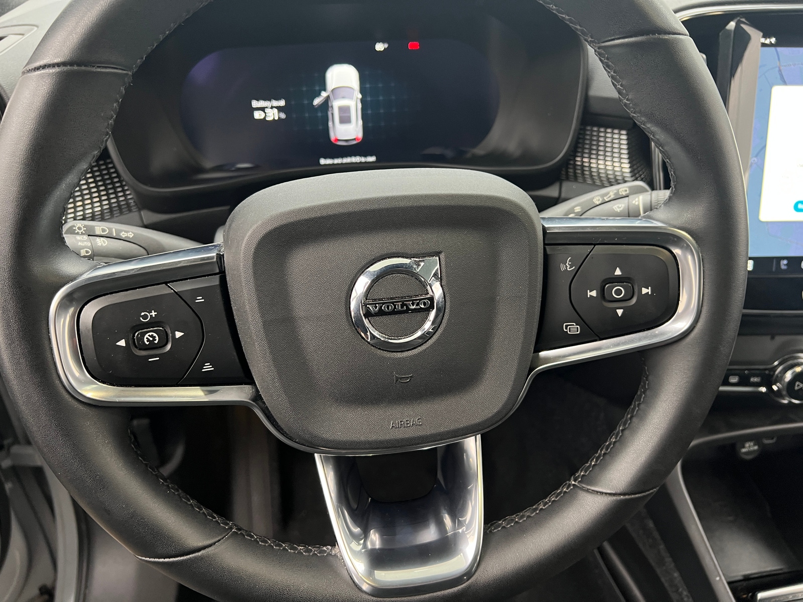 Thumbnail: 2022 Volvo XC40 - 4