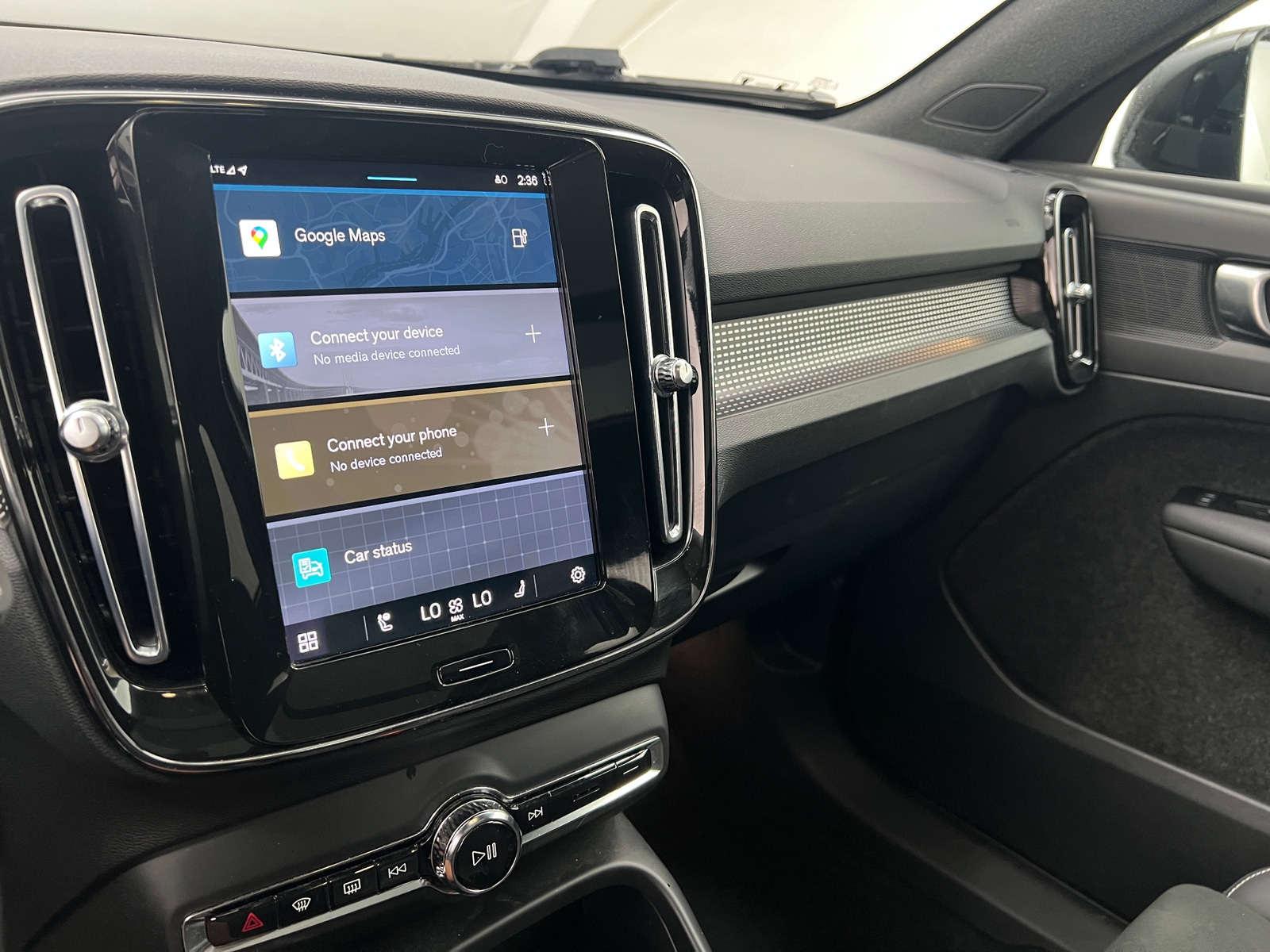 Thumbnail: 2022 Volvo XC40 - 3