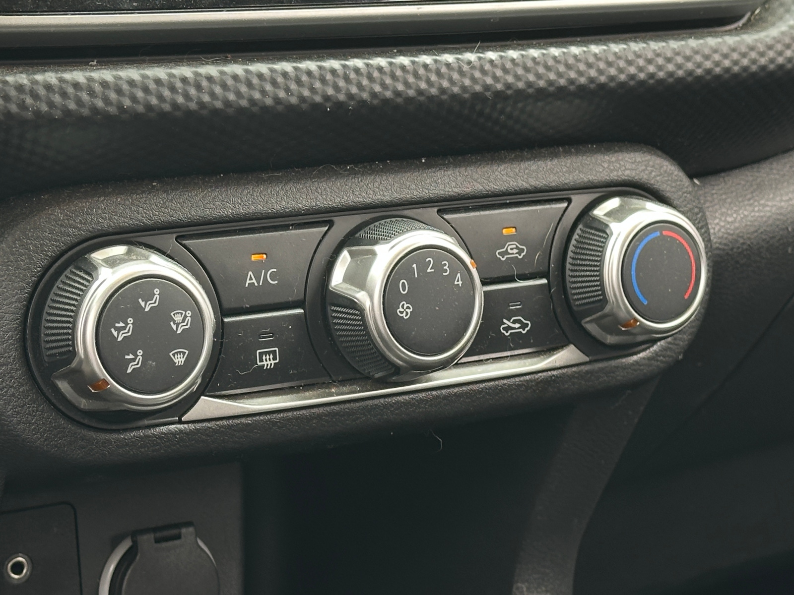 Thumbnail: 2021 Nissan Kicks - 4