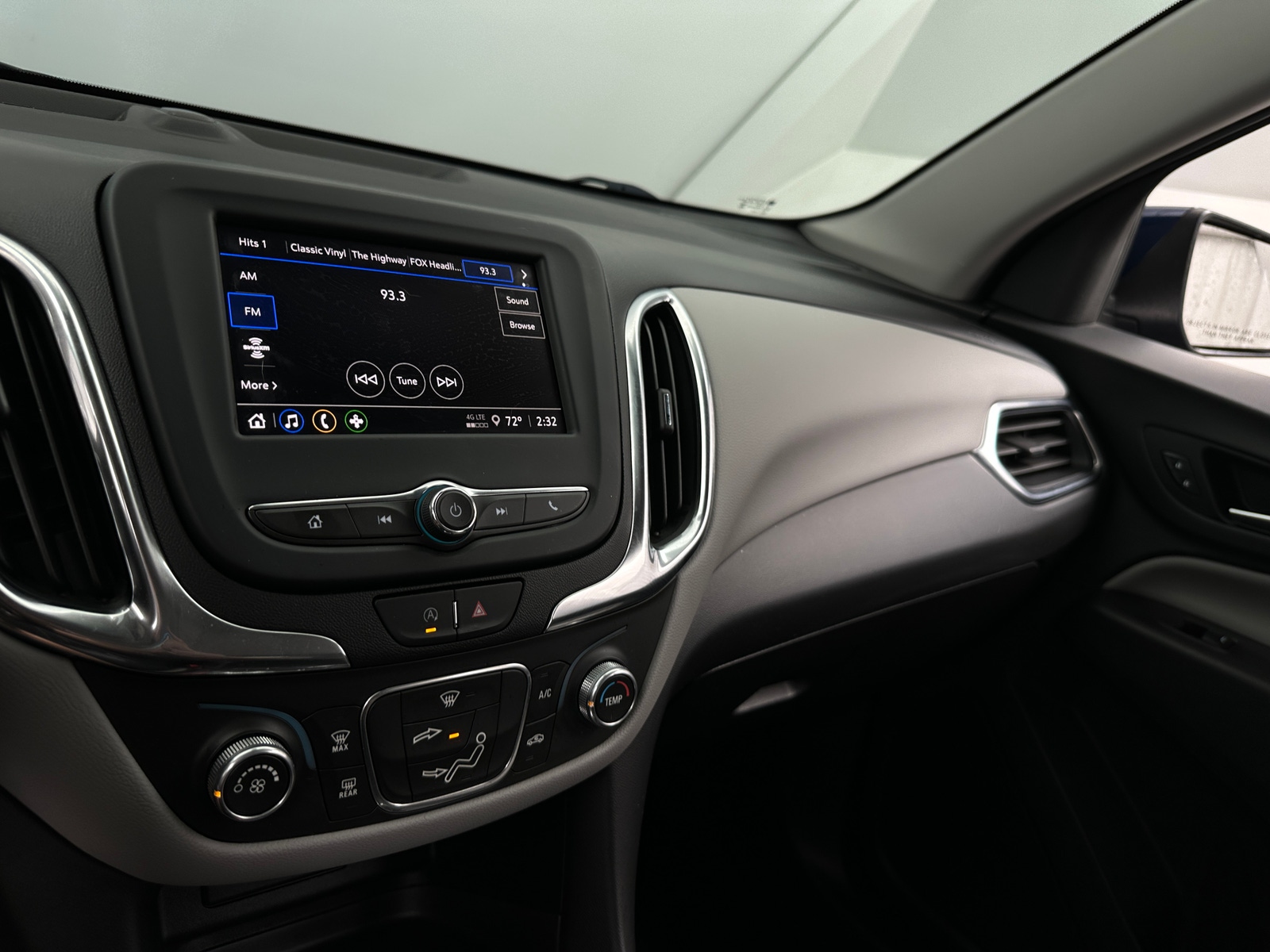 Thumbnail: 2022 Chevrolet Equinox - 4